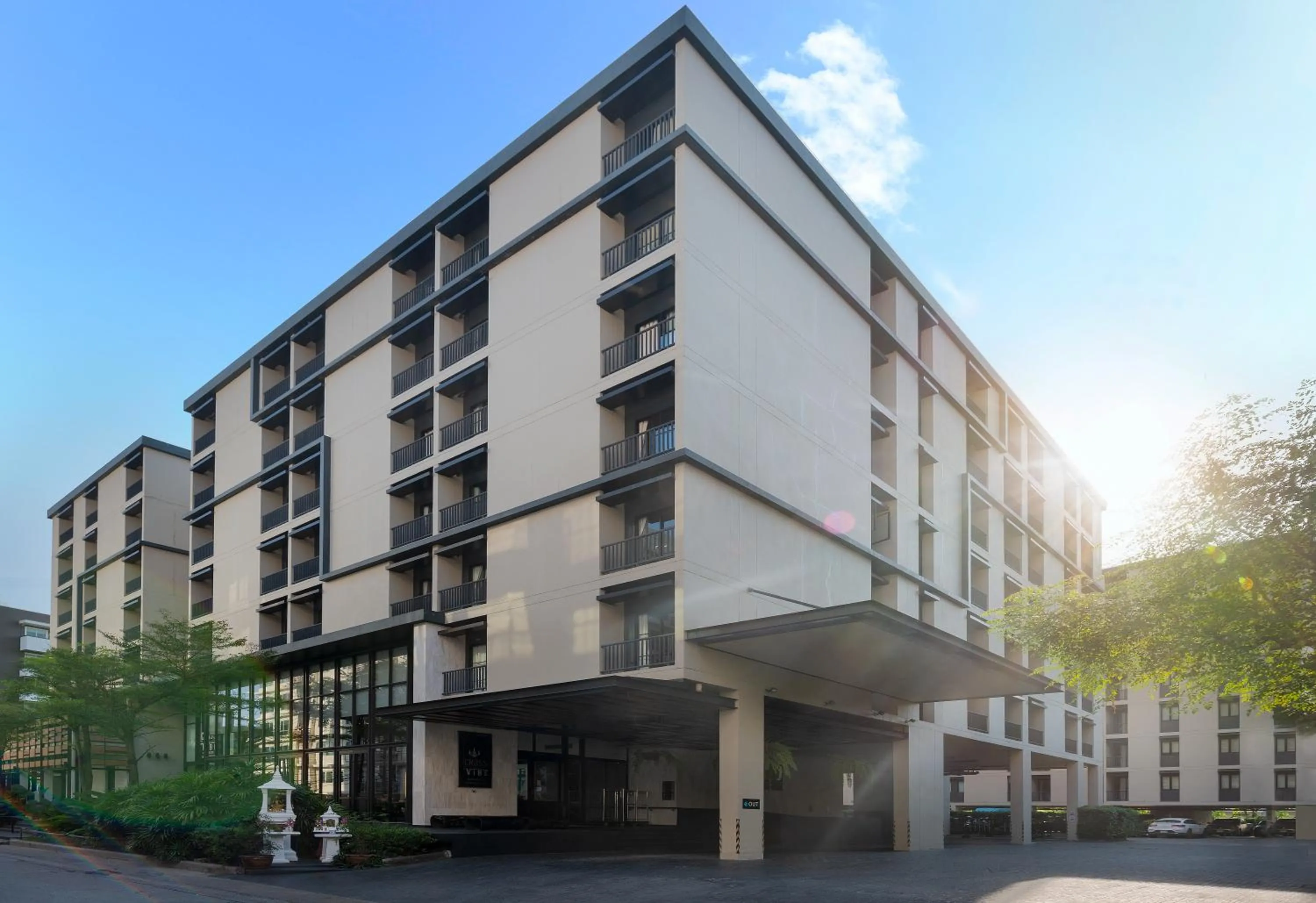 Property building in Cross Vibe Bangkok Sukhumvit