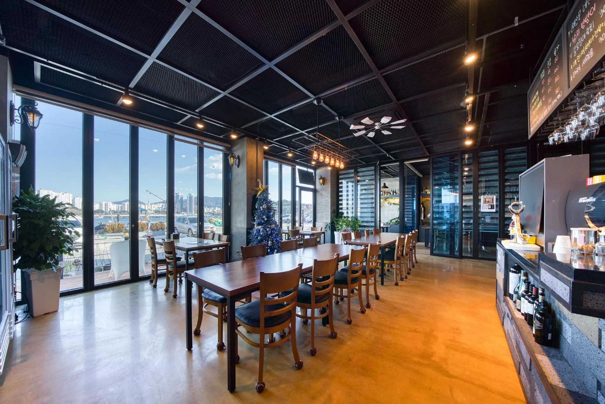 Lounge or bar in Onda D'oro Hostel