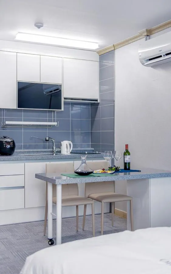 Dining area, Bed in Onda D'oro Hostel