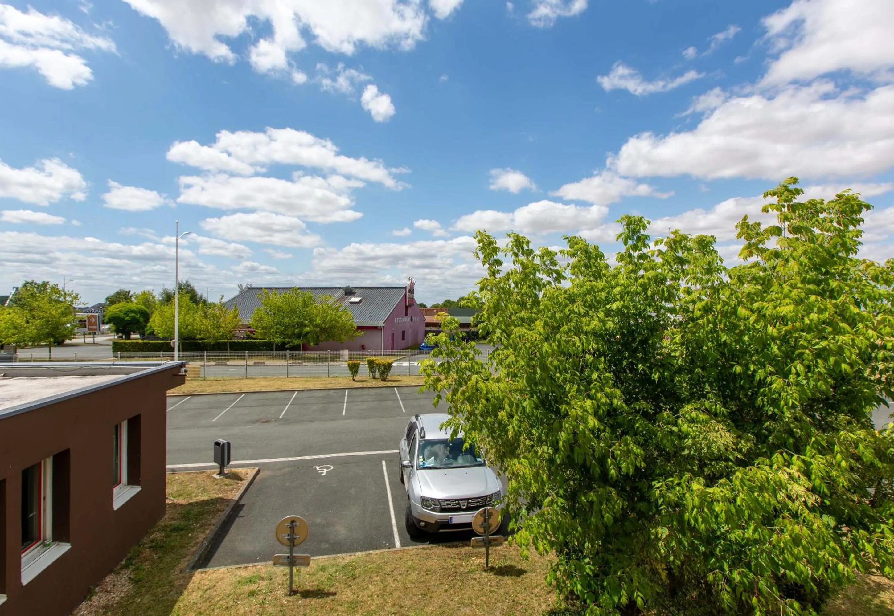 Parking in B&B HOTEL CHATEAUROUX Déols