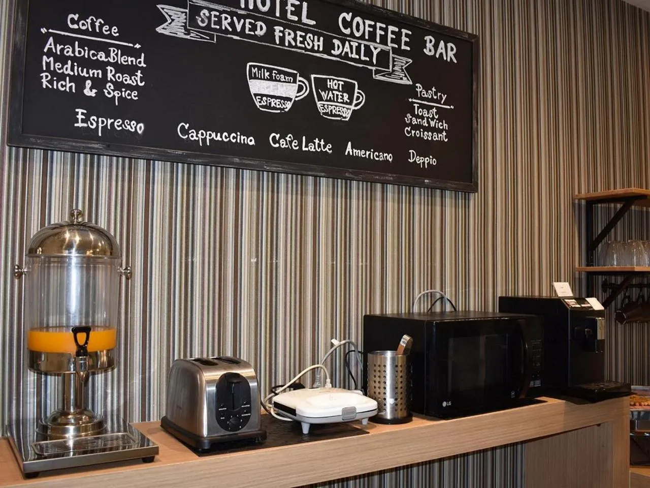 Restaurant/places to eat in Fortune D Hotel Maesot