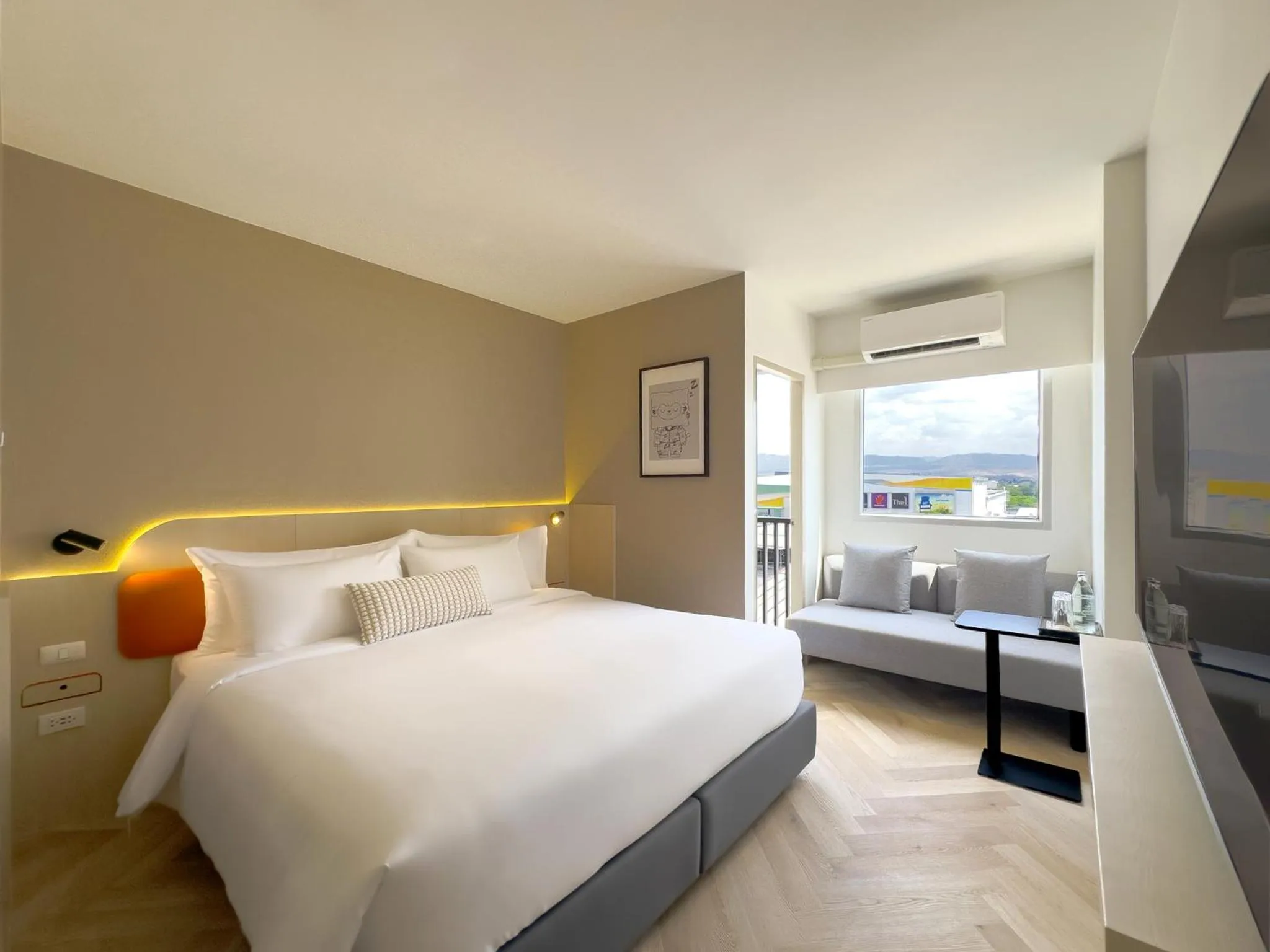 Photo of the whole room, Bed in Fortune D Hotel Maesot