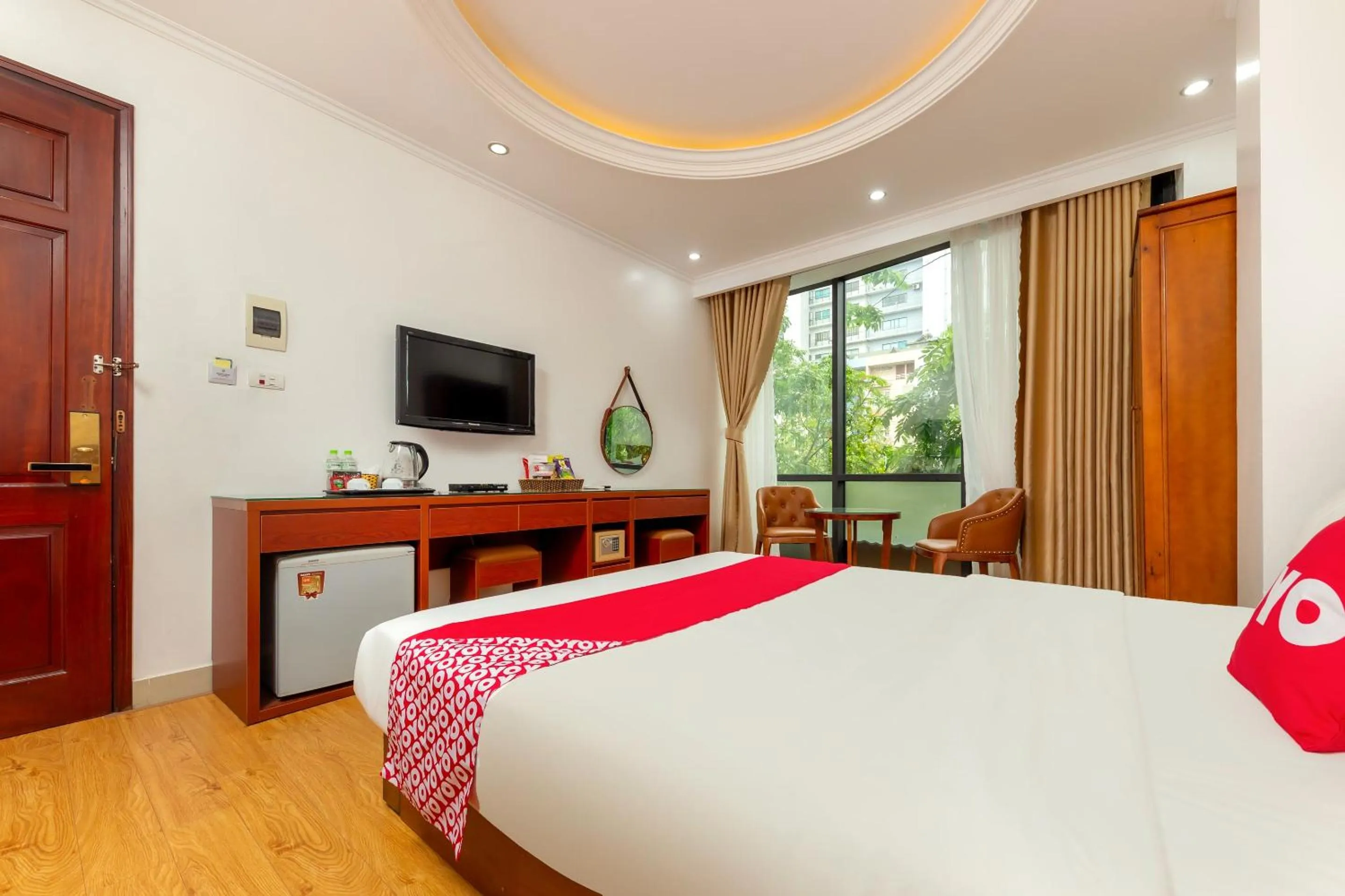 Bedroom, Bed in Super OYO Capital O 387 Bach Duong Hotel