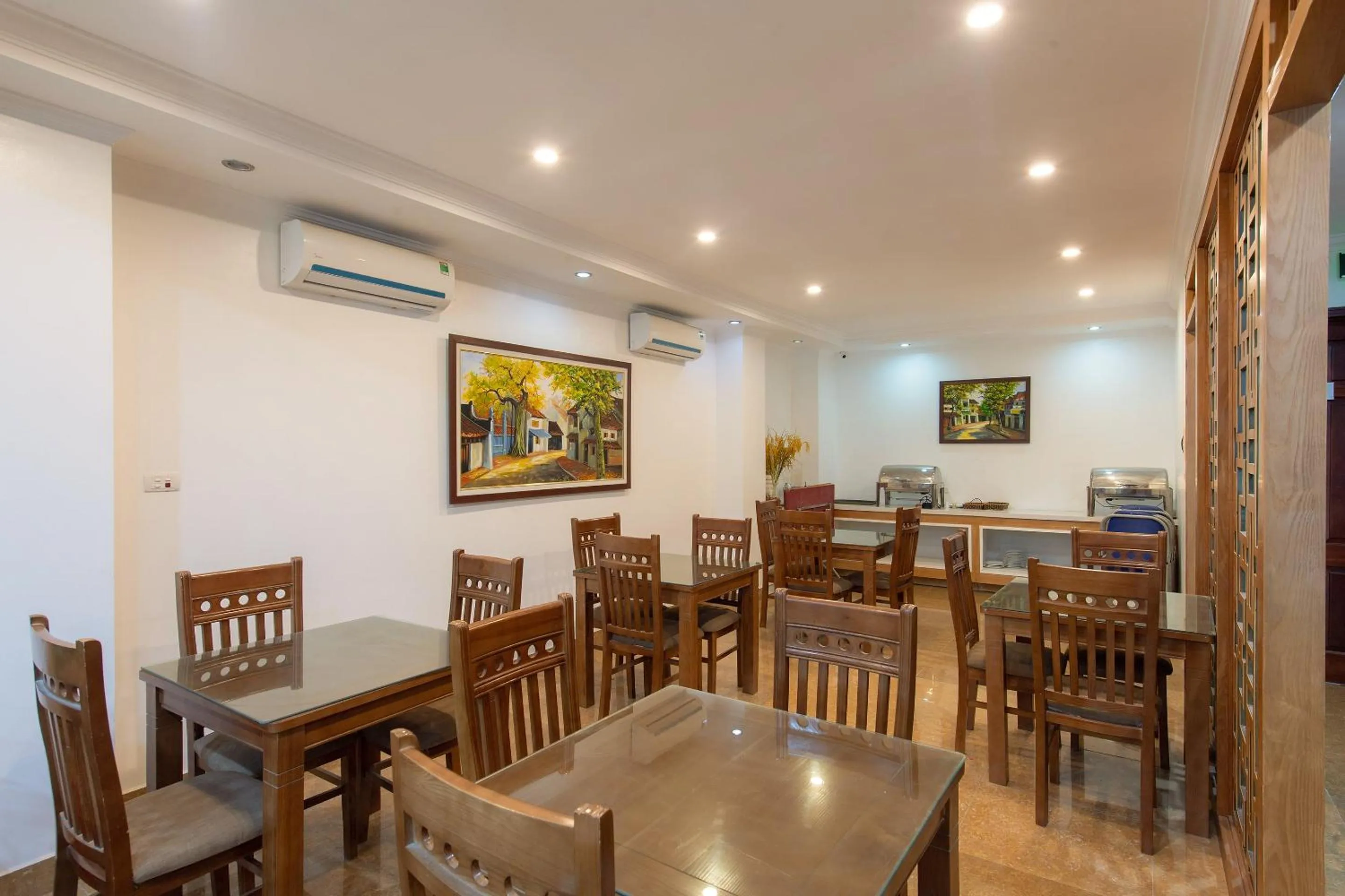Dining area in Super OYO Capital O 387 Bach Duong Hotel