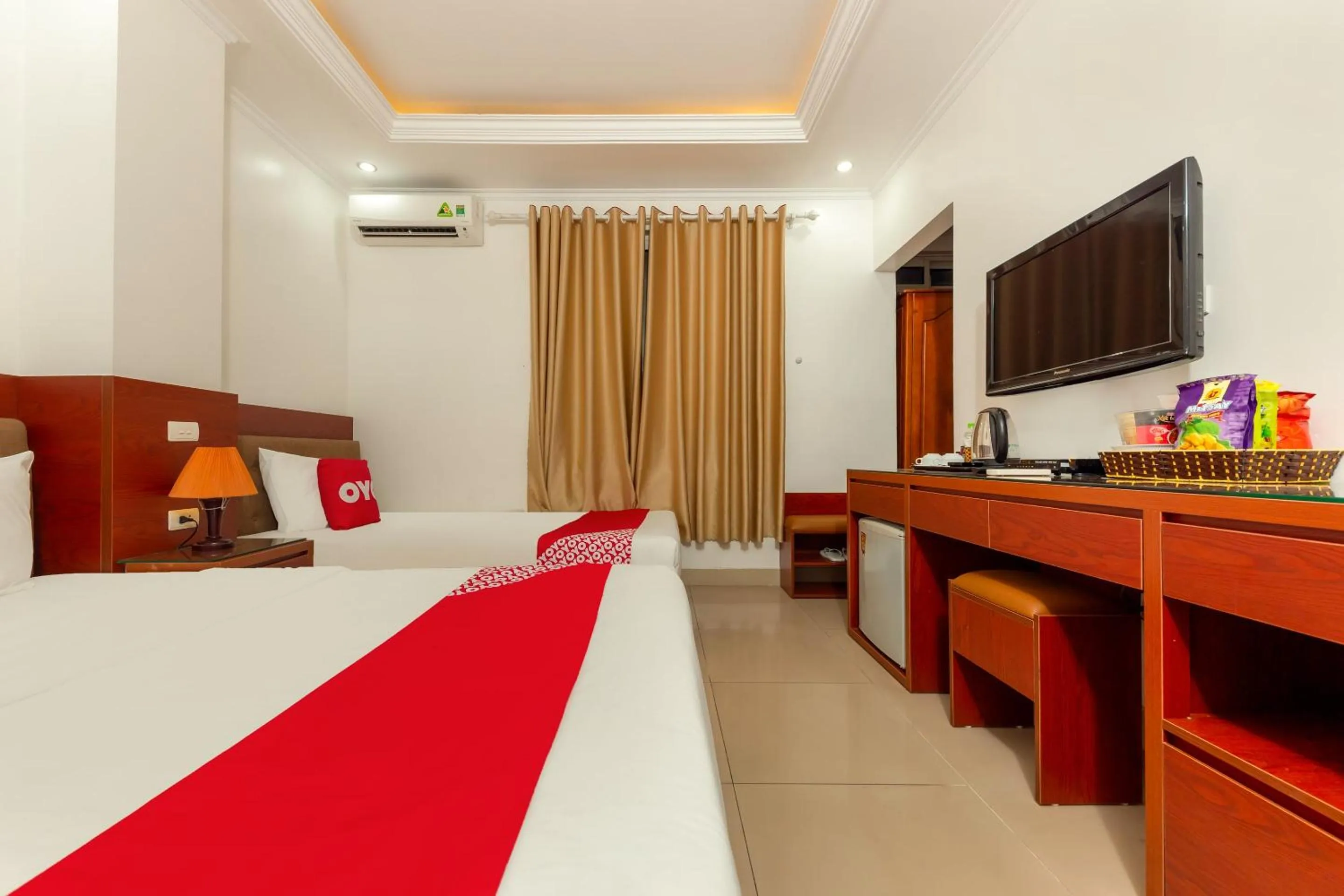 Bedroom, Bed in Super OYO Capital O 387 Bach Duong Hotel