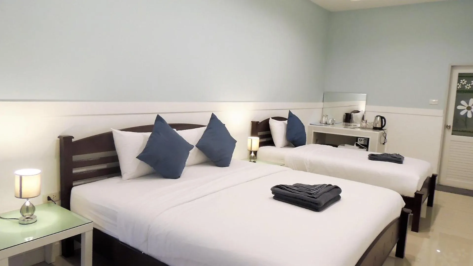 Bed in Blue Moon Samed