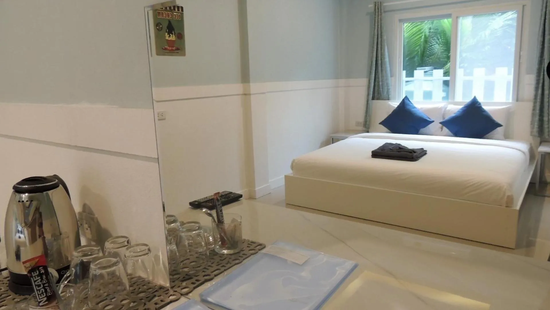 Bed in Blue Moon Samed