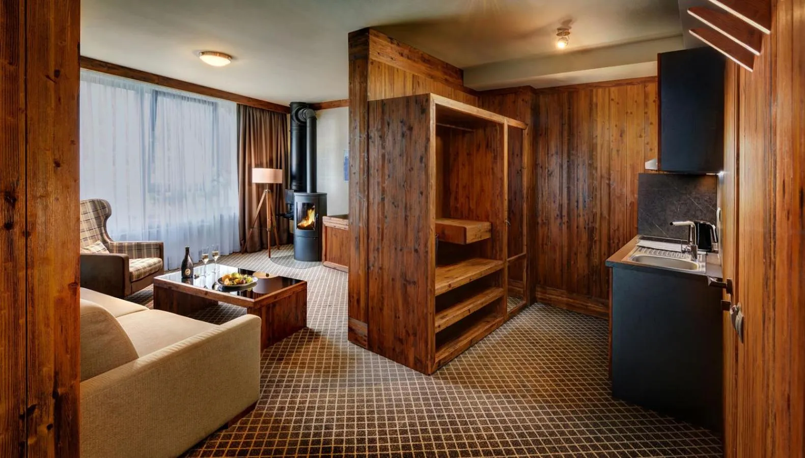 Kitchen or kitchenette, Bed in Hotel Pošta