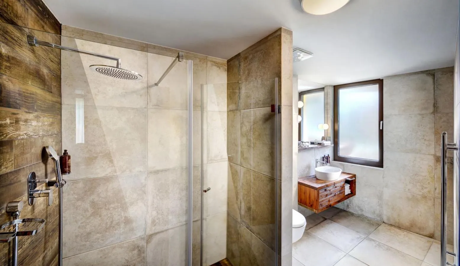 Shower in Hotel Pošta