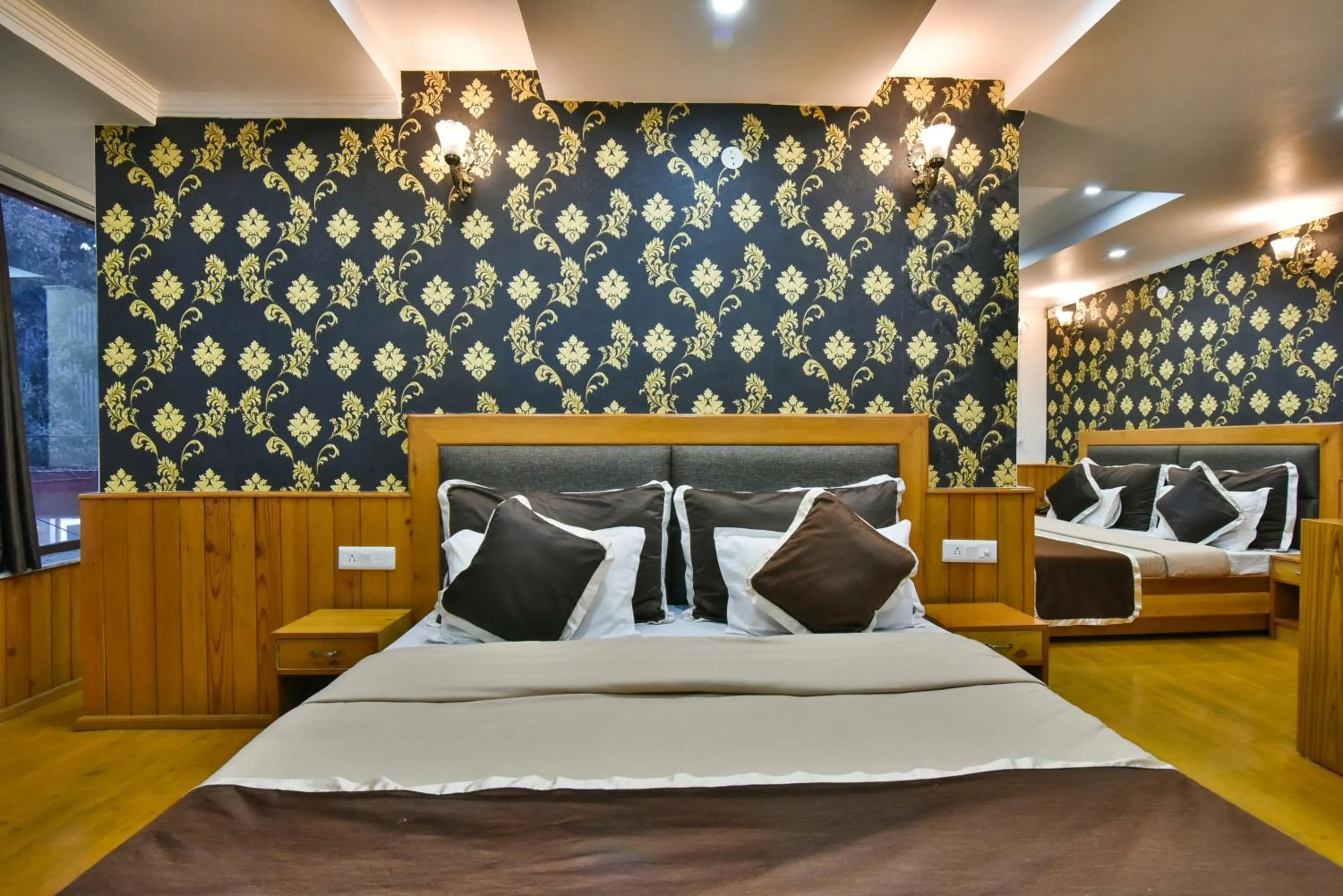 Bedroom, Bed in The Posh Hotel