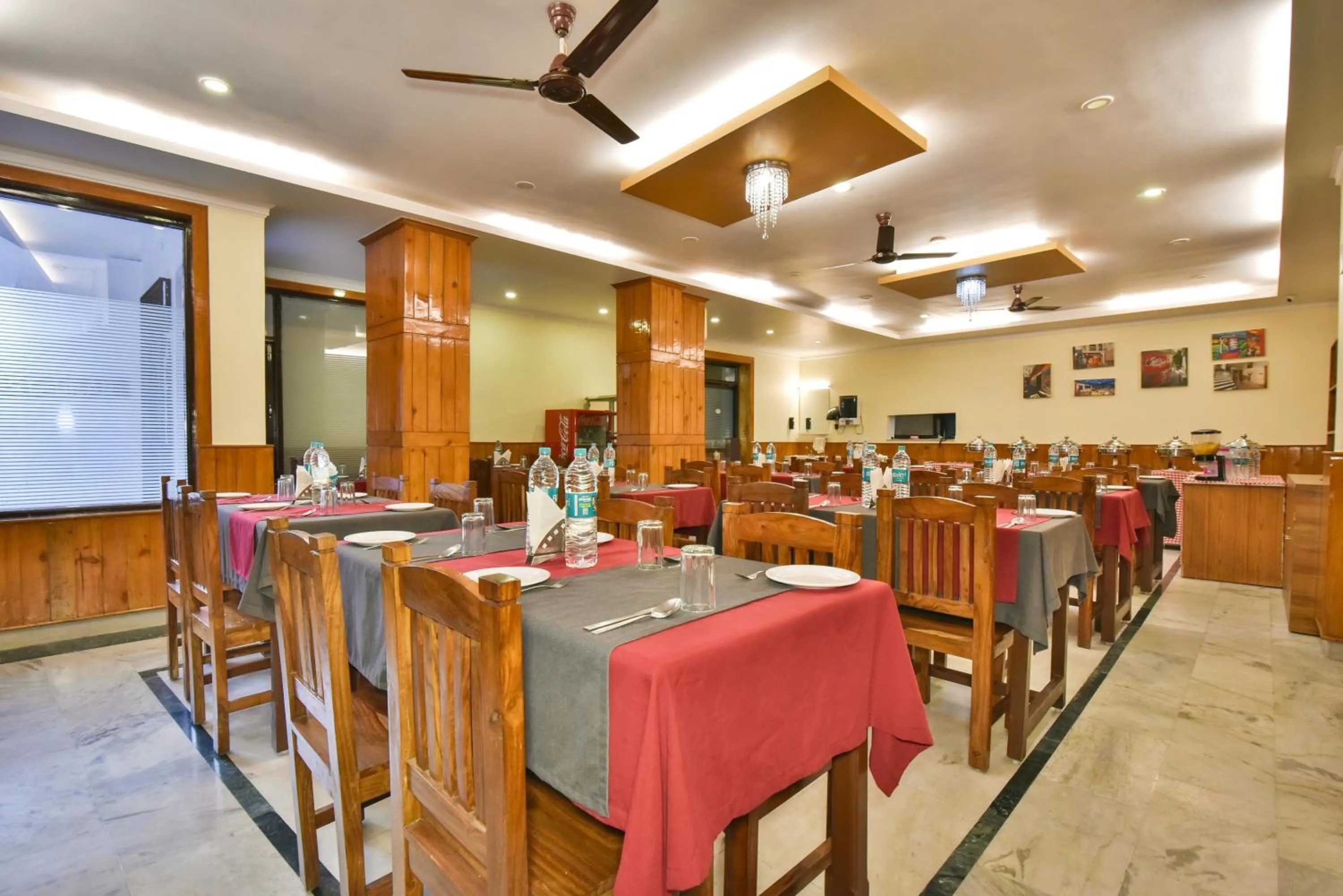 Restaurant/places to eat in The Posh Hotel