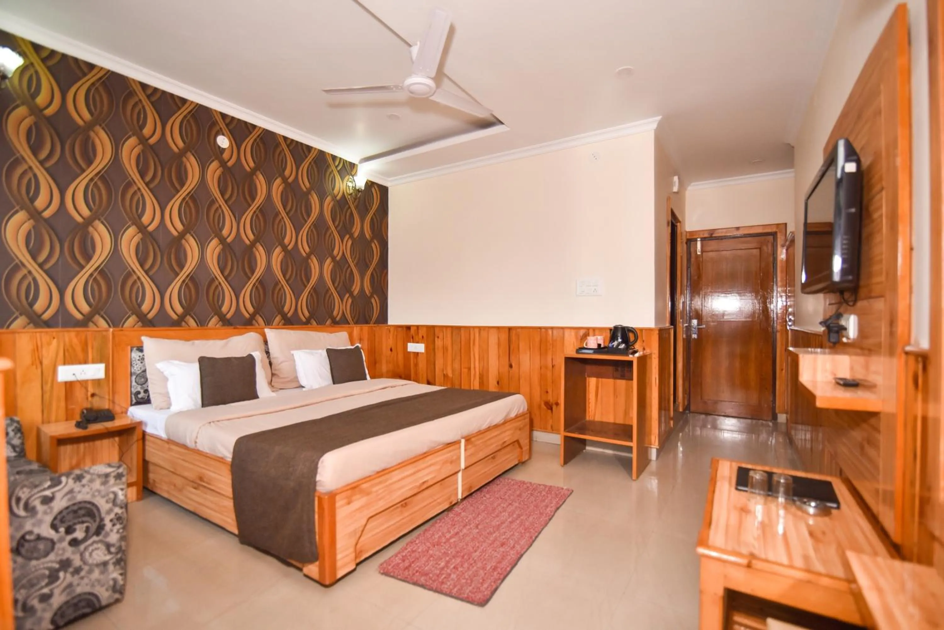 Bedroom, Bed in The Posh Hotel