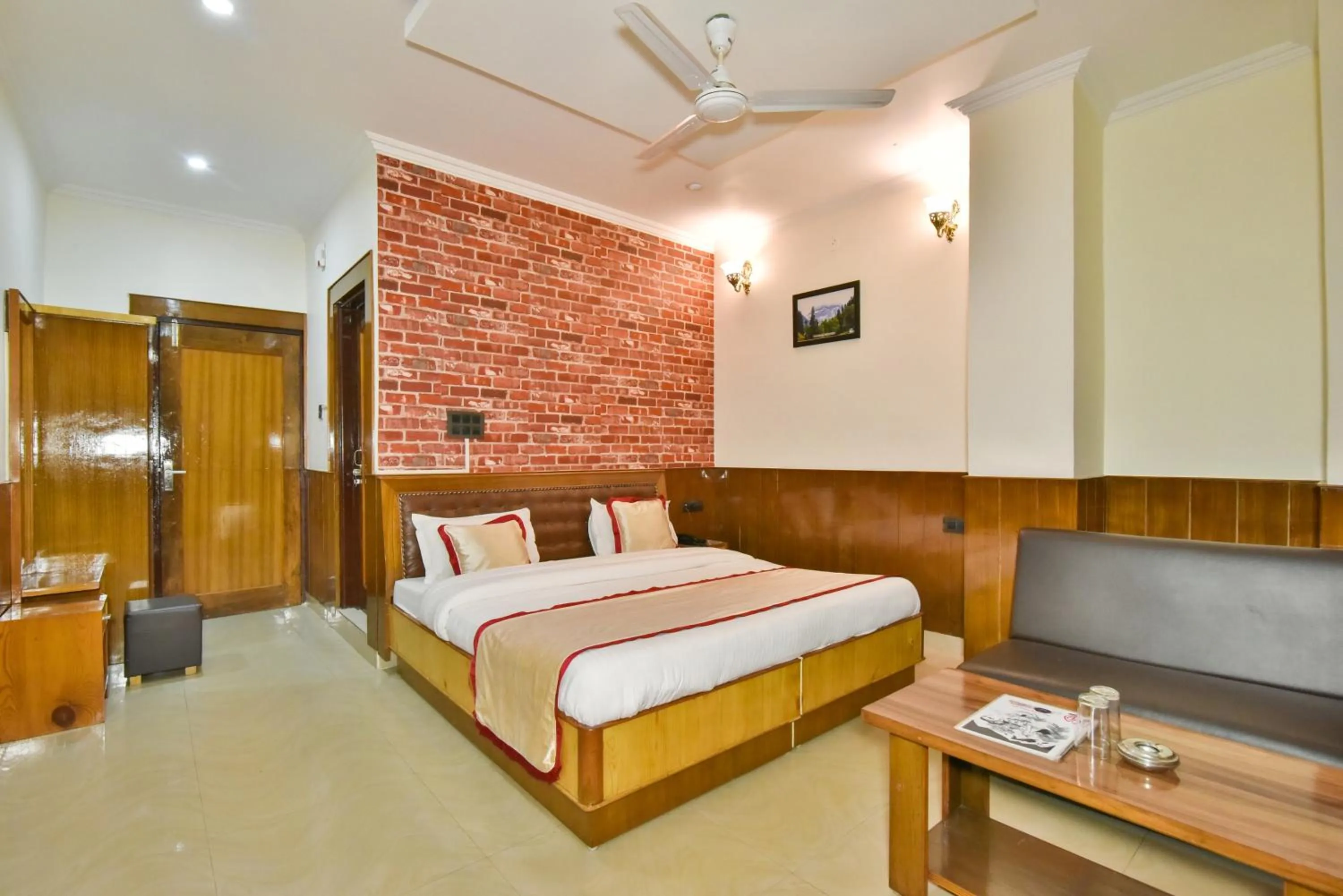 Bed in The Posh Hotel