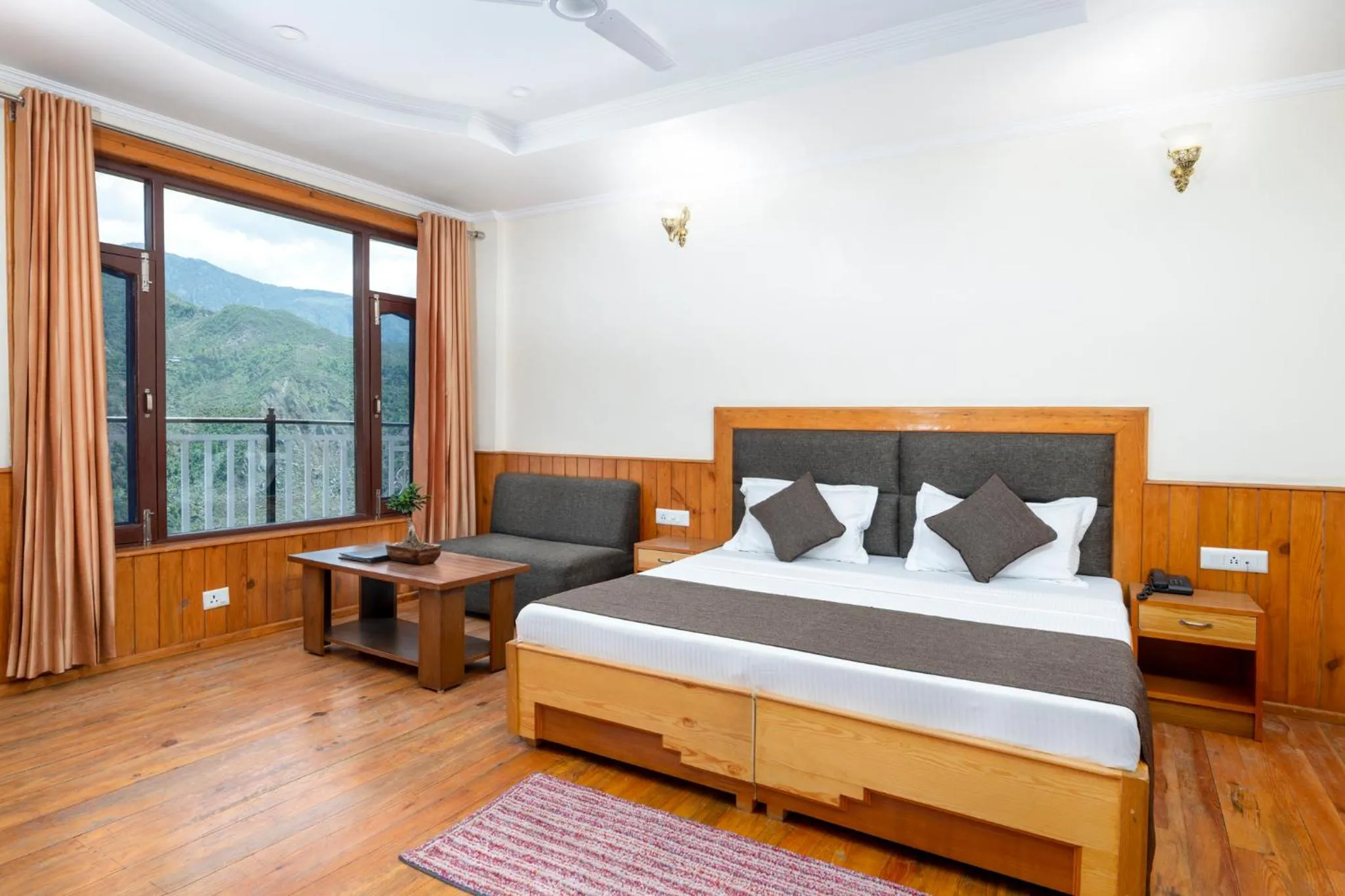 Photo of the whole room, Bed in The Posh Hotel