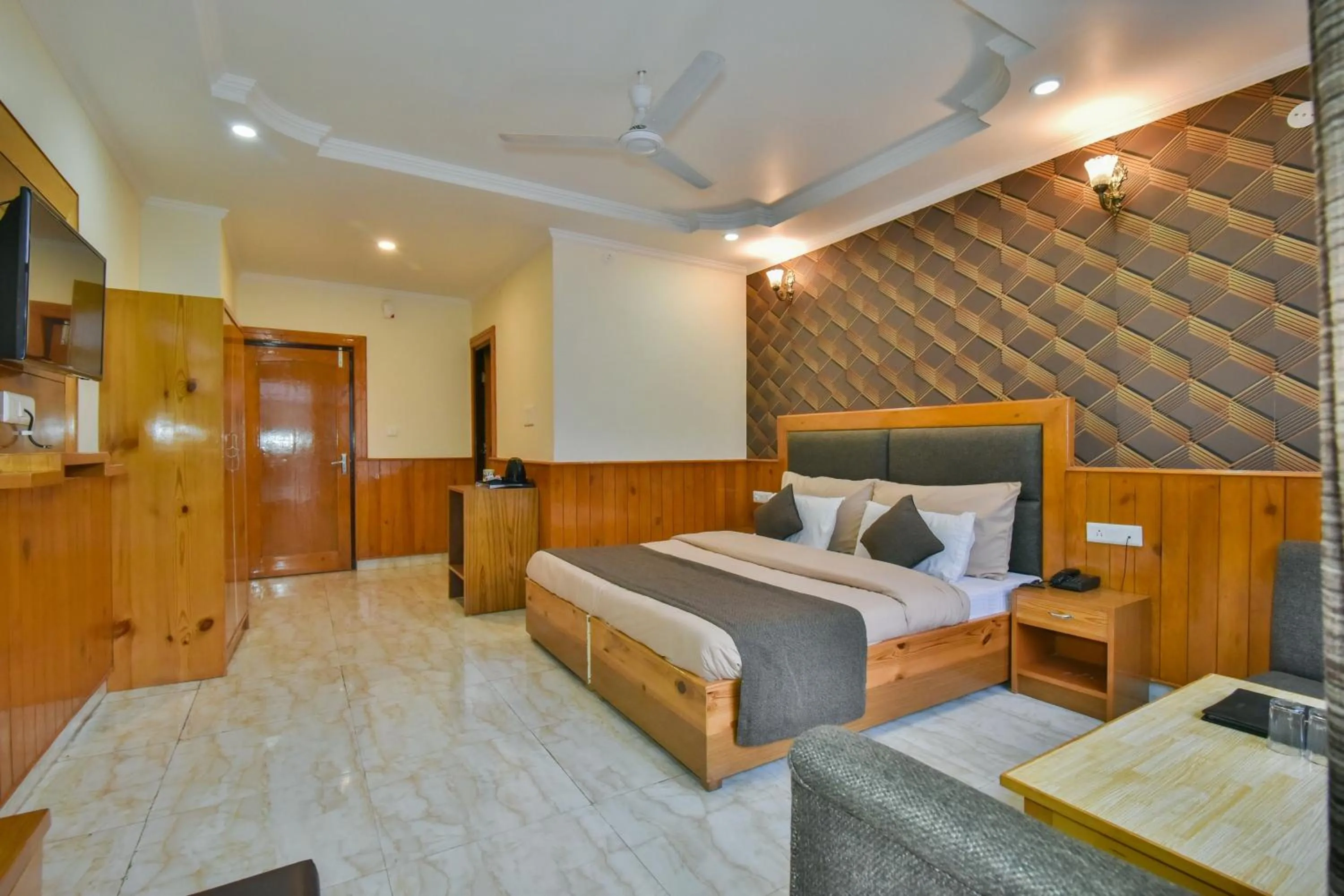 Bedroom, Bed in The Posh Hotel