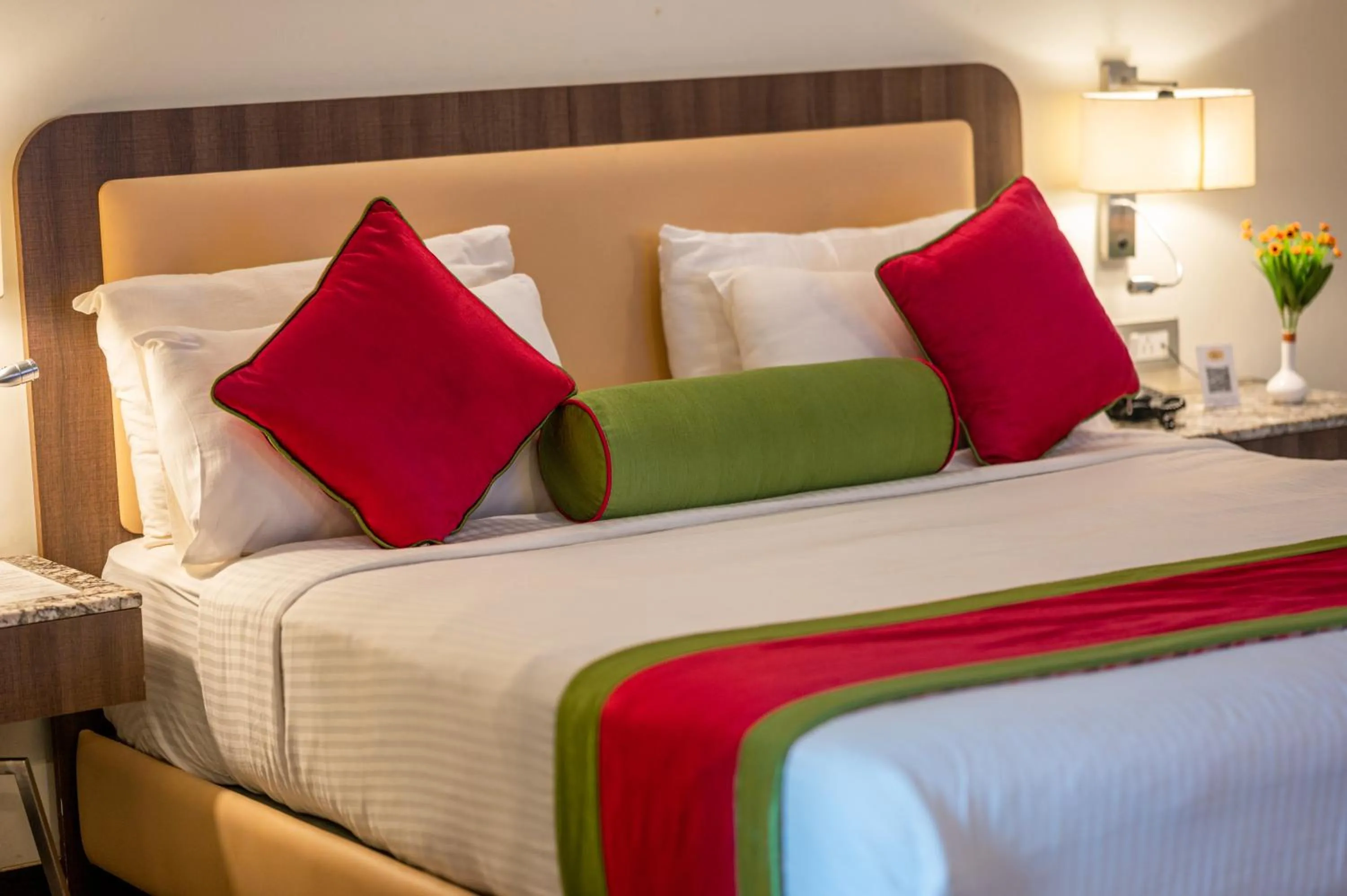 Photo of the whole room, Bed in La Oasis by Meraden ,Goa