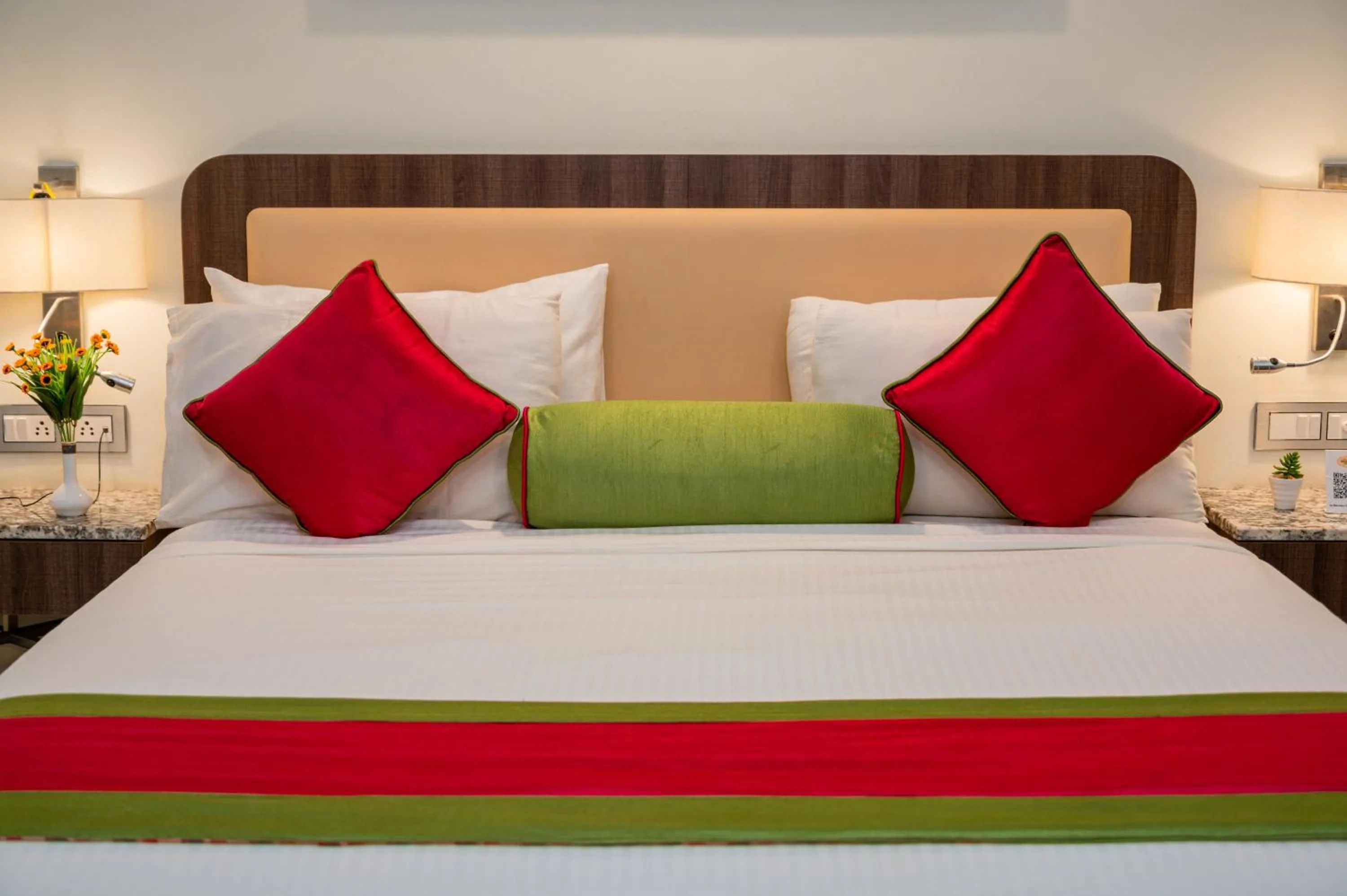 Photo of the whole room, Bed in La Oasis by Meraden ,Goa