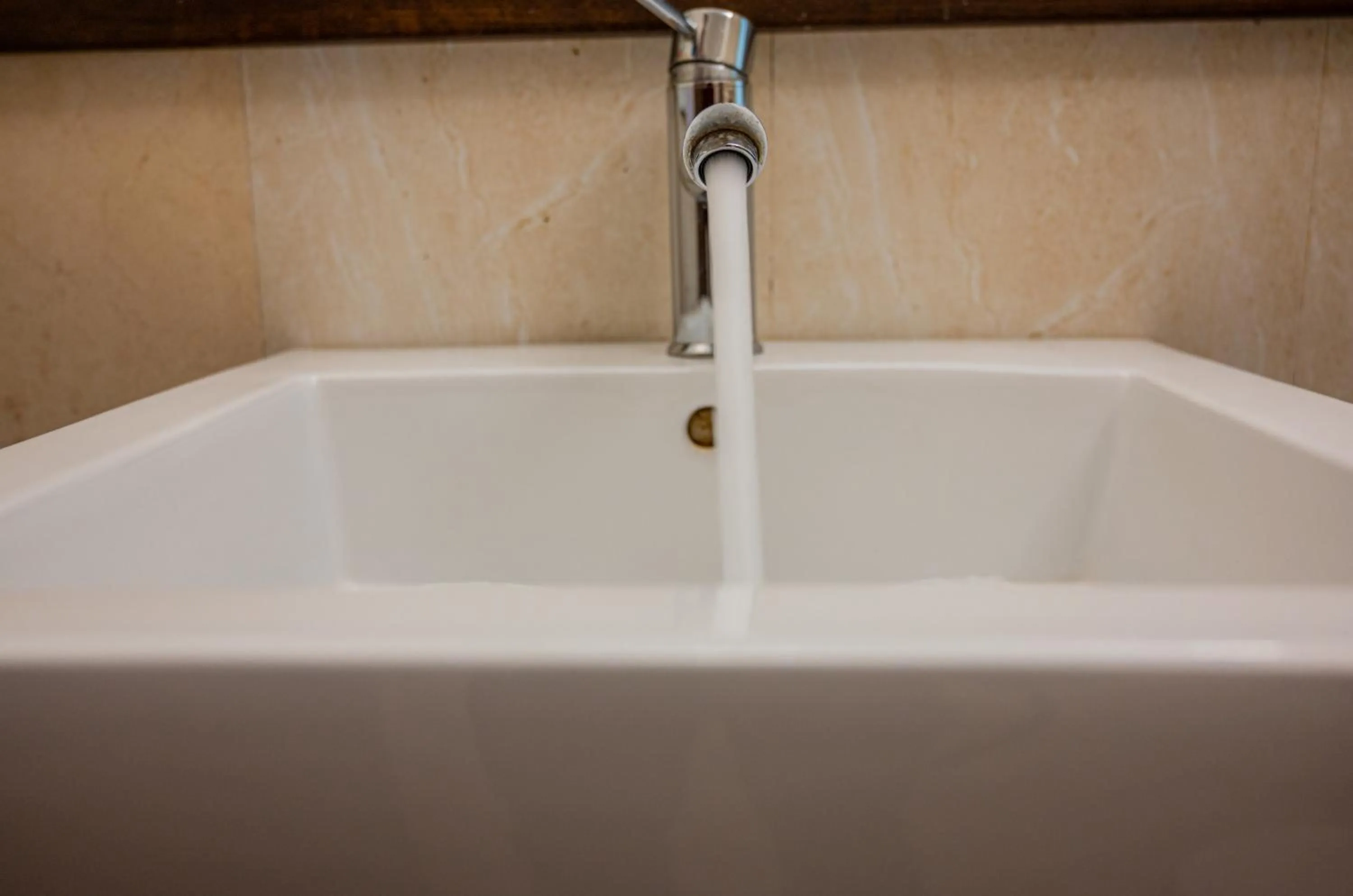 Bathroom in La Oasis by Meraden ,Goa