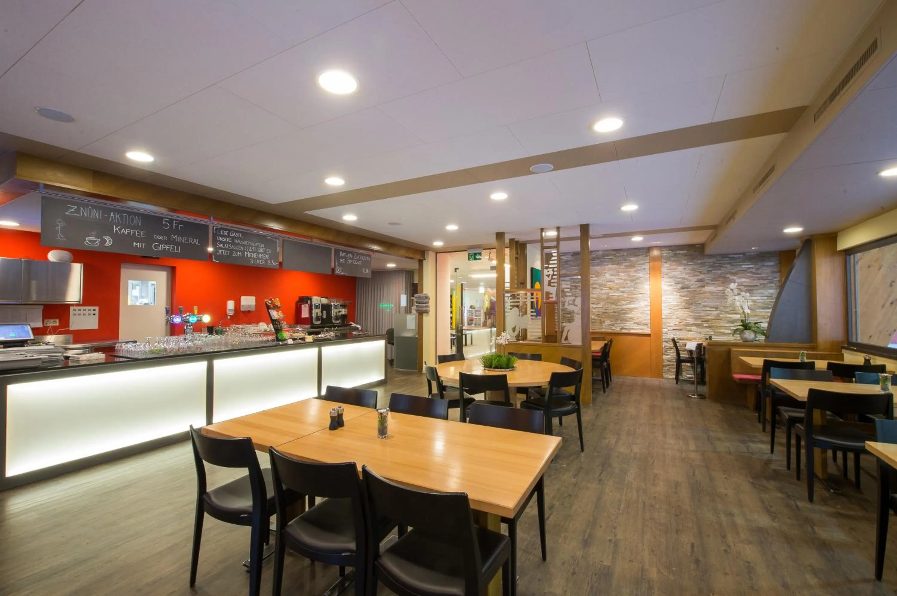 Restaurant/places to eat in Aparthotel Baden