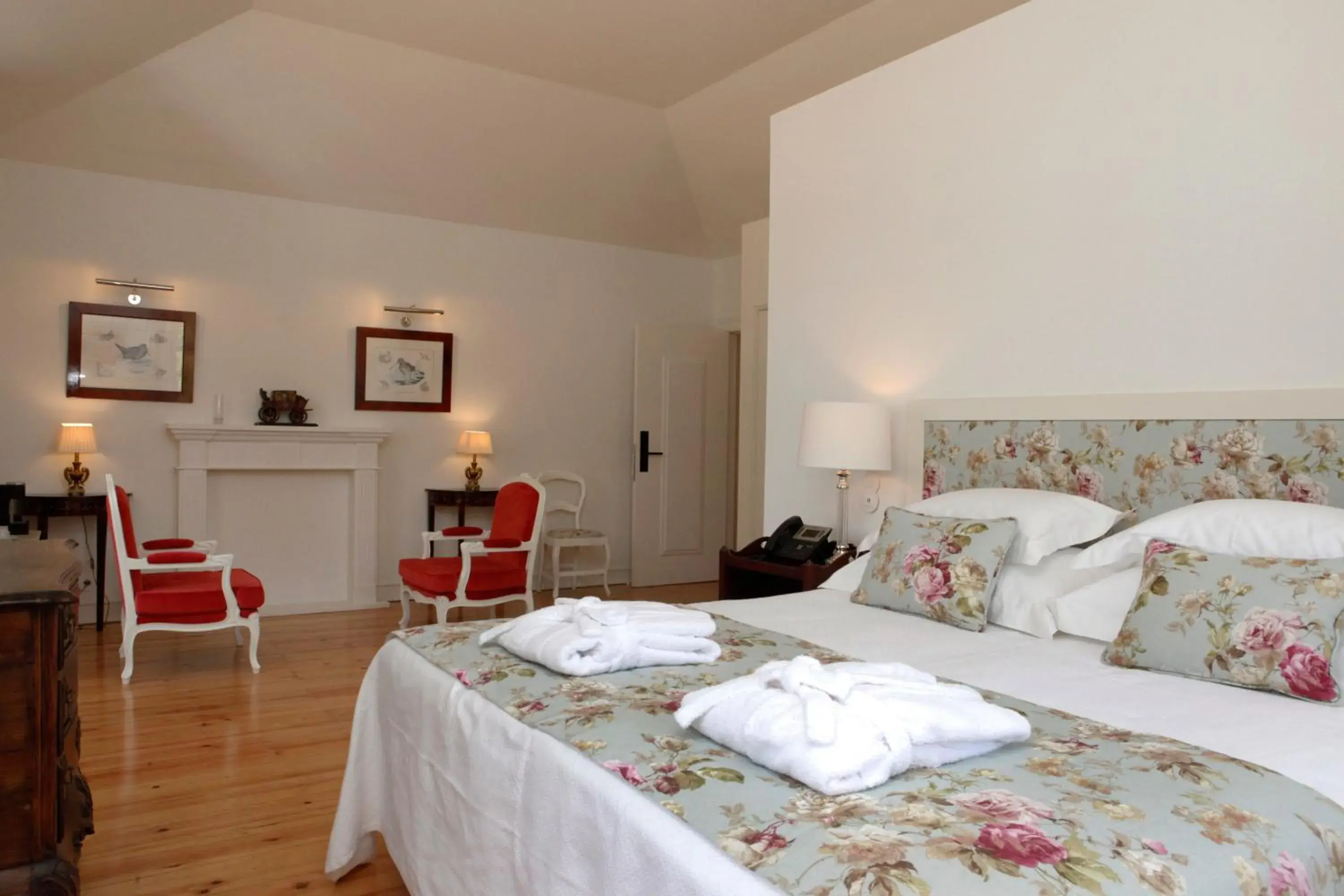 Deluxe Junior Suite in Hotel Casa Palmela - Small Luxury Hotels of The World, Hotel & Villas Deluxe Junior Suite in Hotel Casa Palmela - Small Luxury Hotels of The World, Hotel & Villas