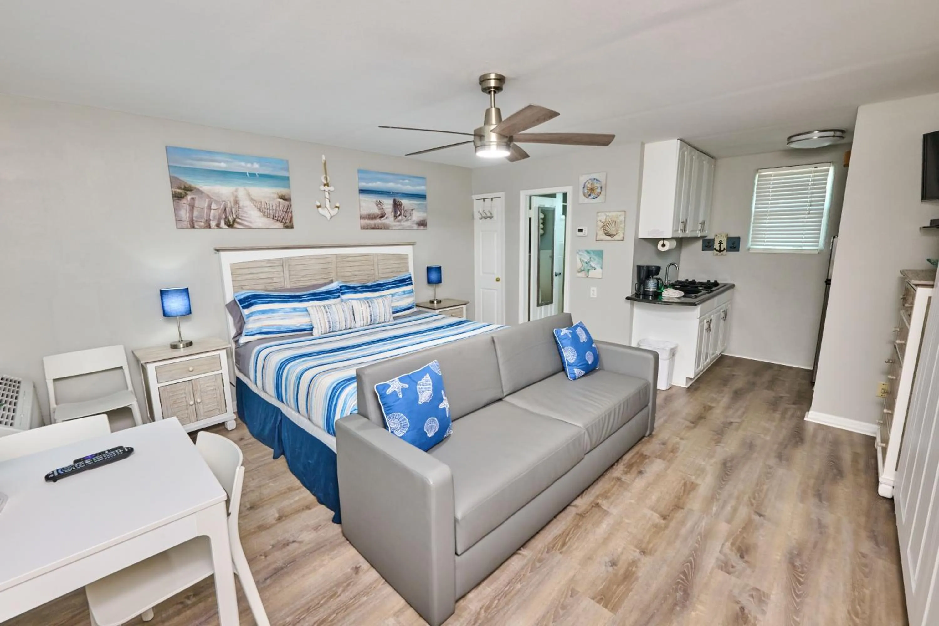 Bed in Camelot Beach Suites