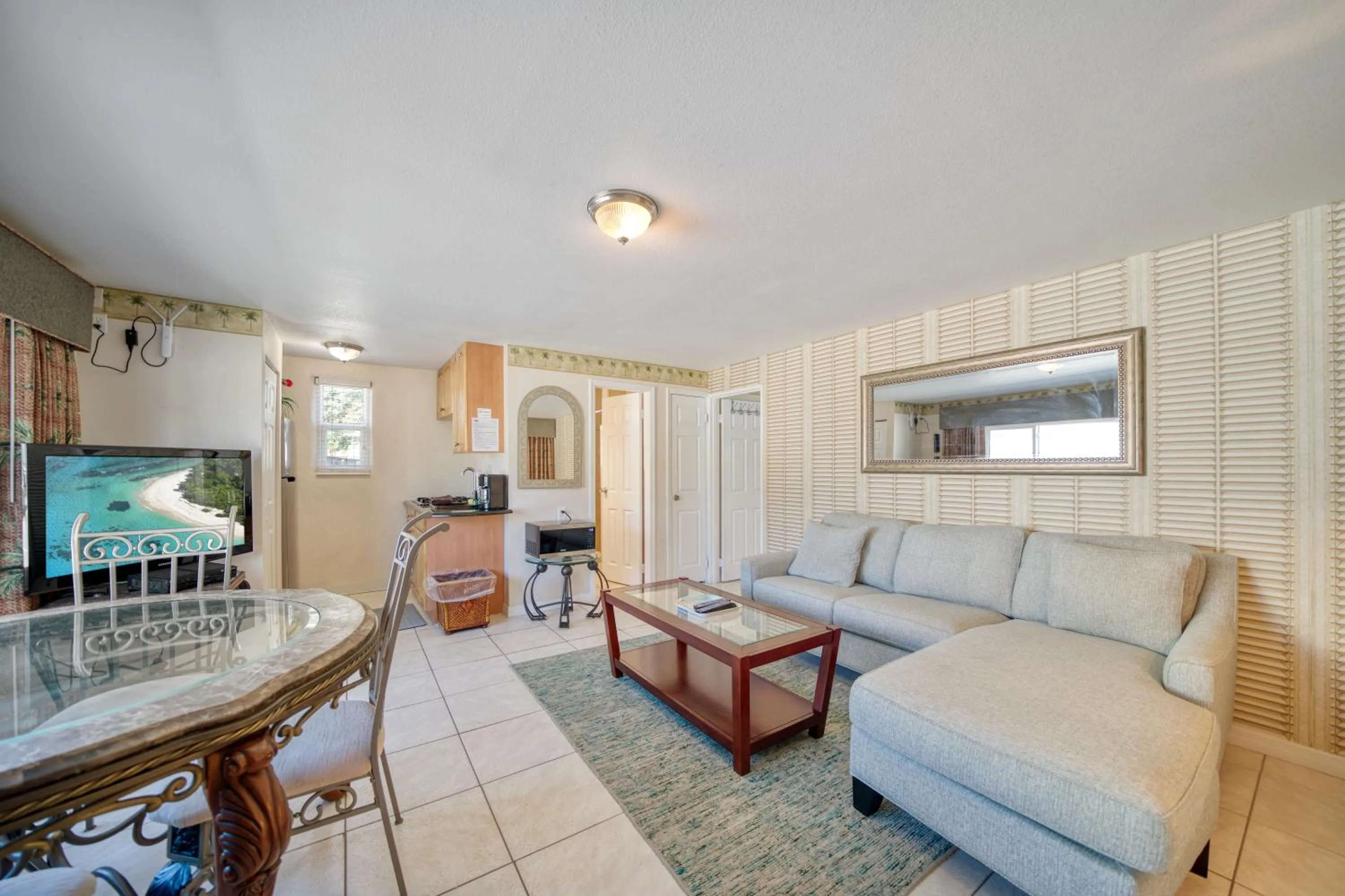 Seating area in Camelot Beach Suites