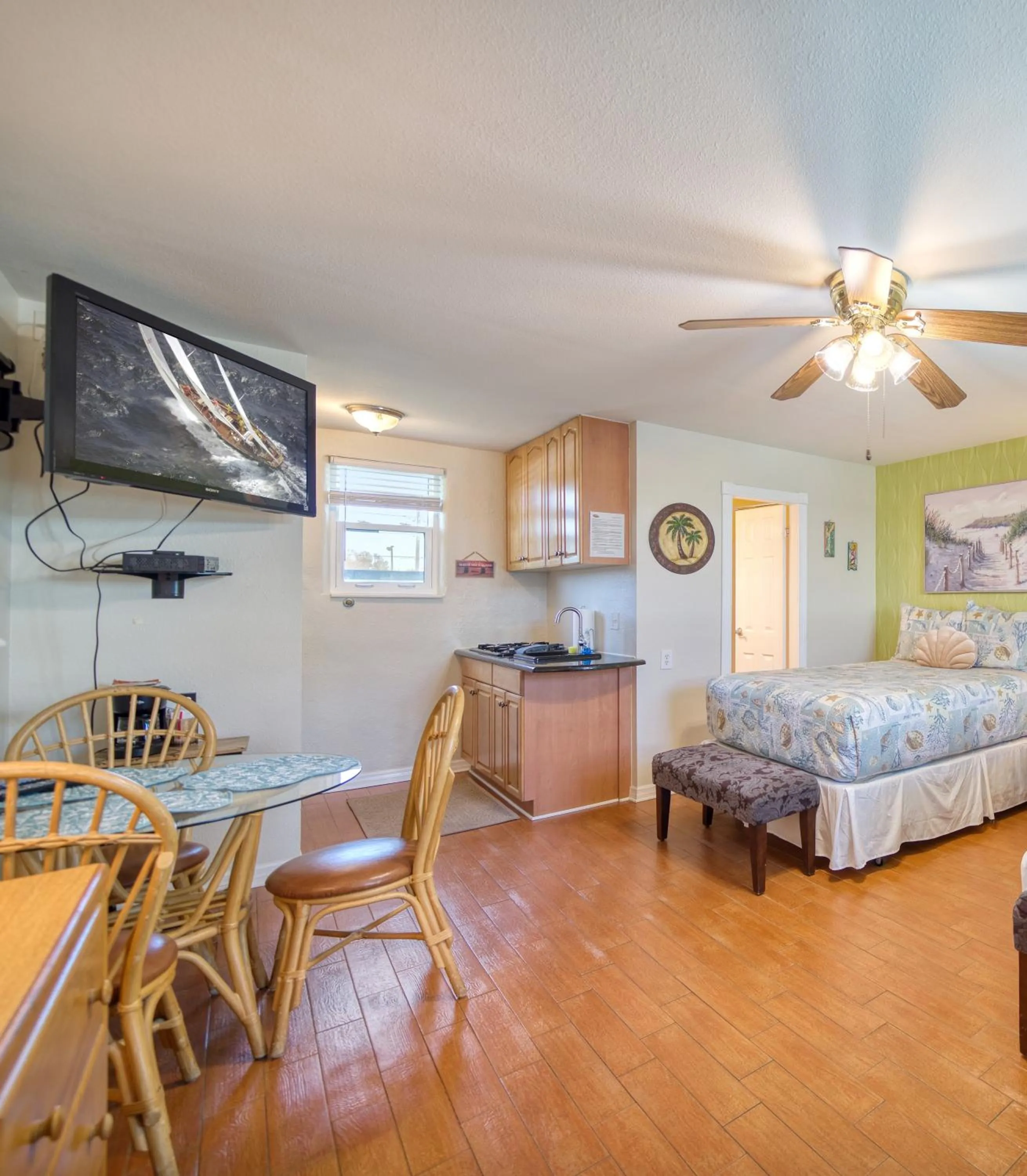 Bed in Camelot Beach Suites