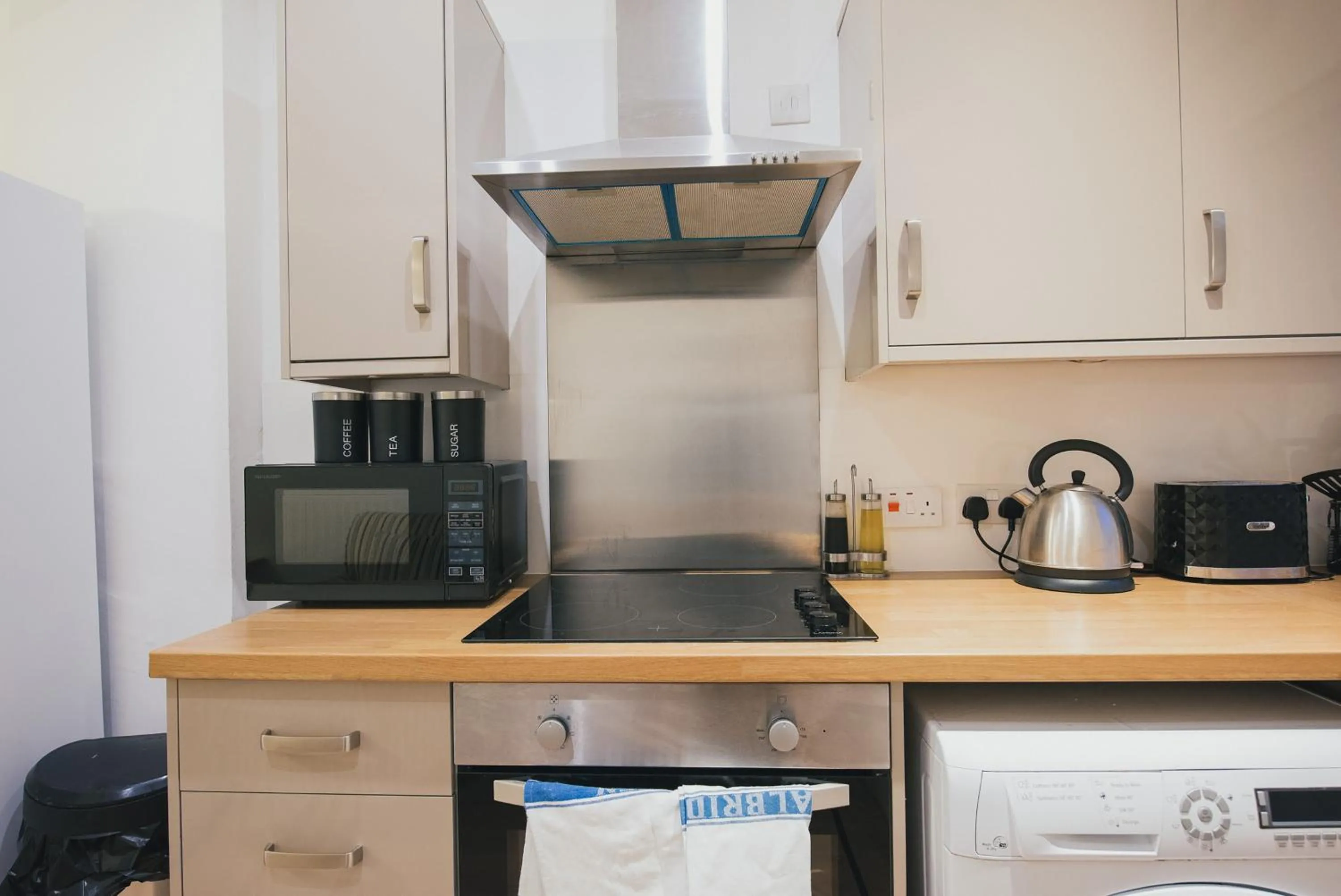 Kitchen or kitchenette in Home Sweet Home by Paymán Club