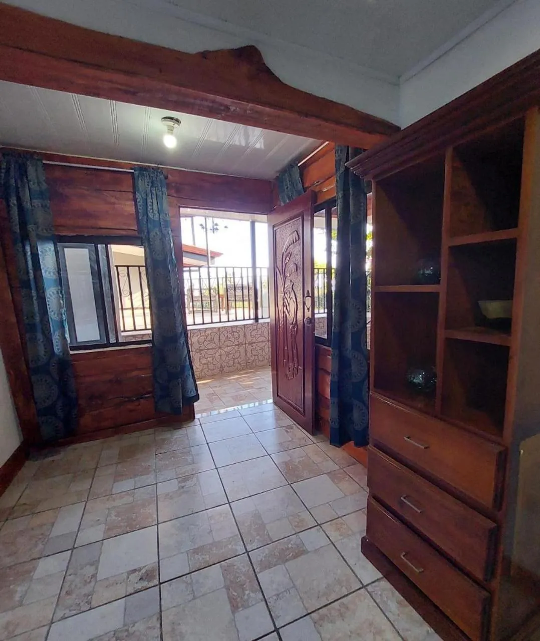 Facade/entrance in Loma Tranquila