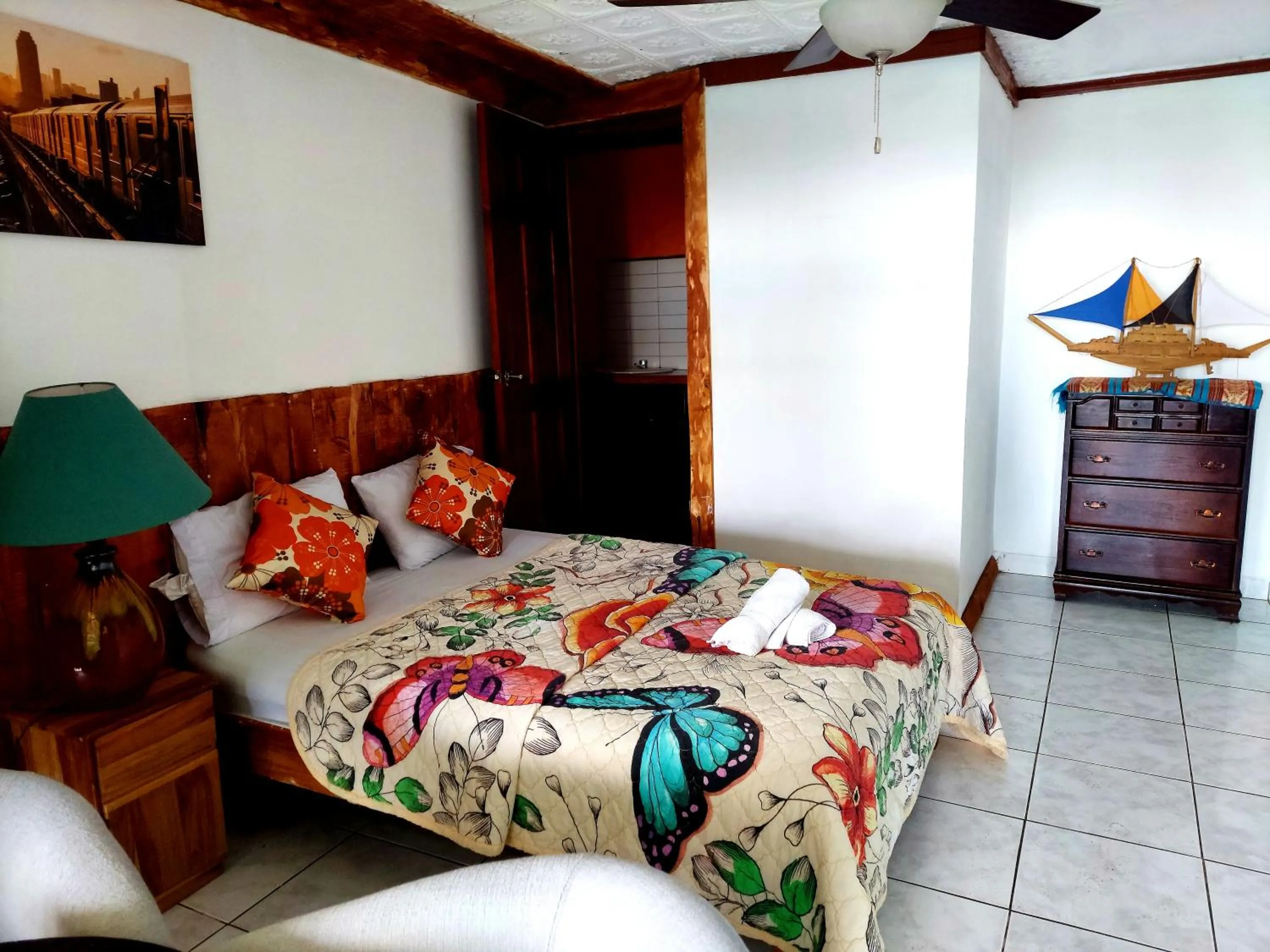 Property building, Bed in Loma Tranquila