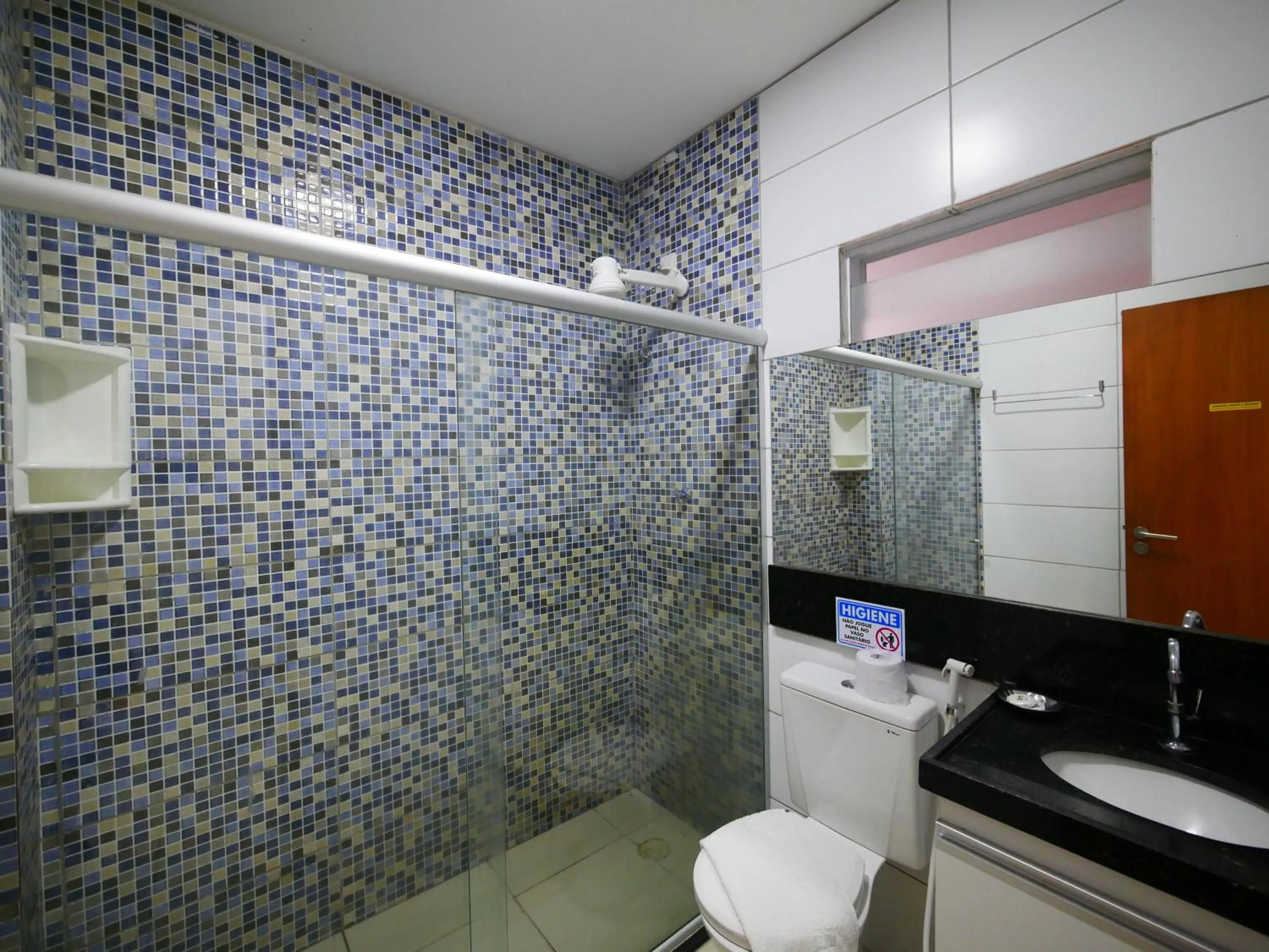 Shower in Pousada Marie Claire Flats