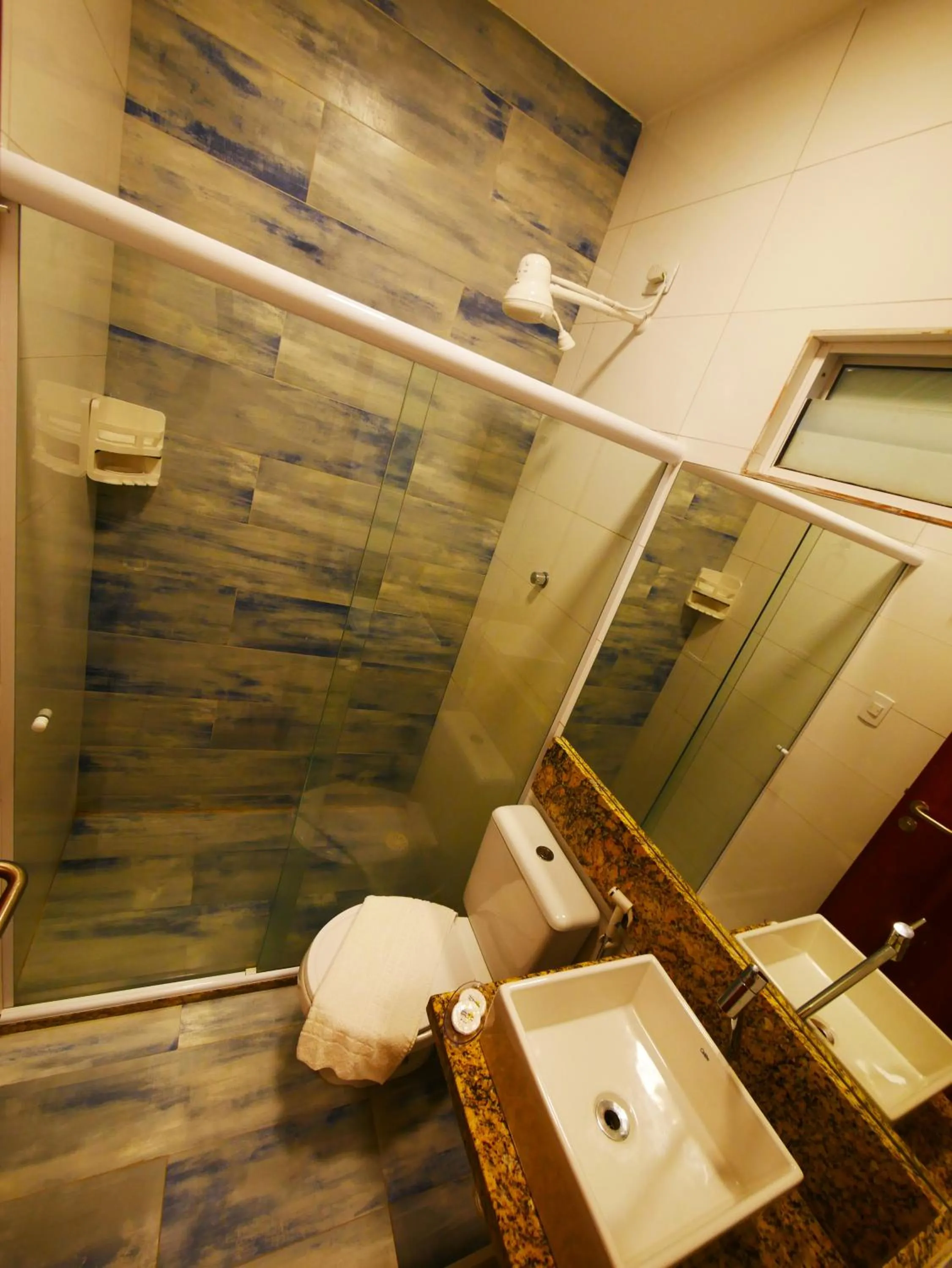 Shower in Pousada Marie Claire Flats