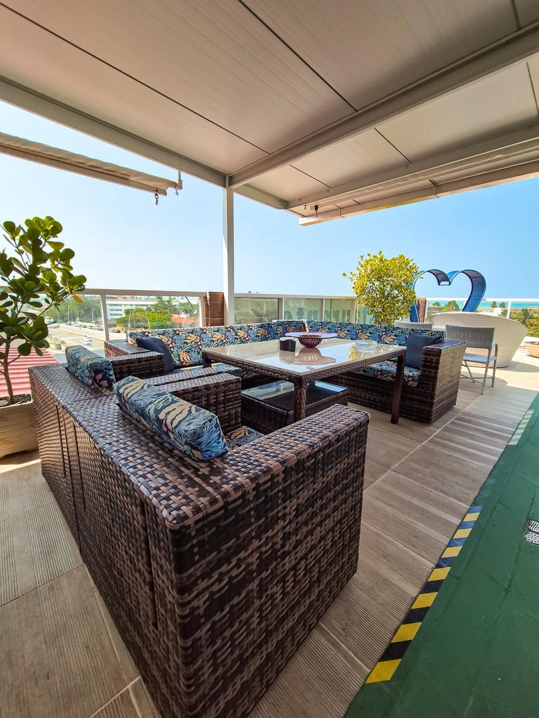 Restaurant/places to eat in Pousada Marie Claire Flats