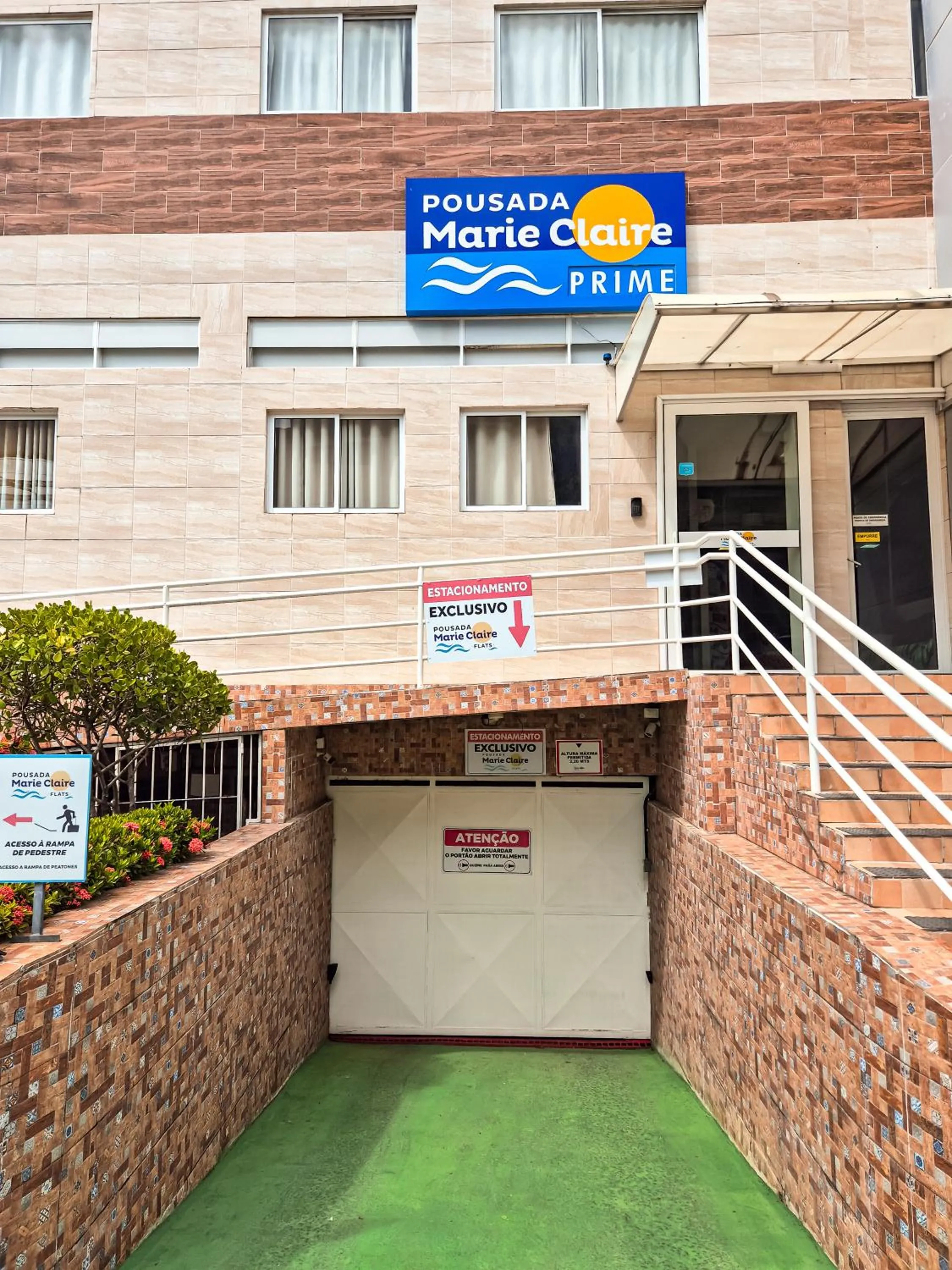 Parking in Pousada Marie Claire Flats