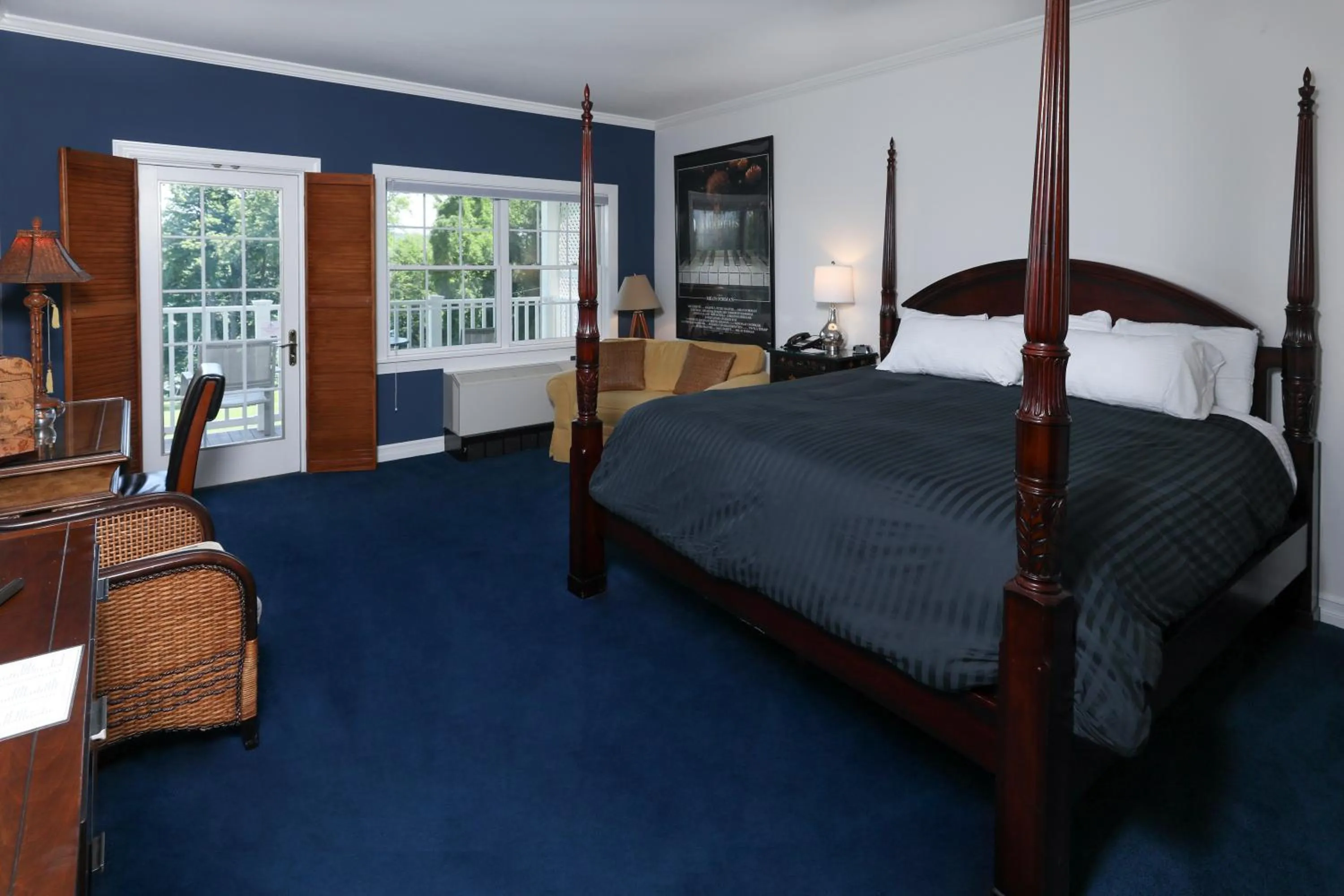 Bed in Inn at Taughannock Falls