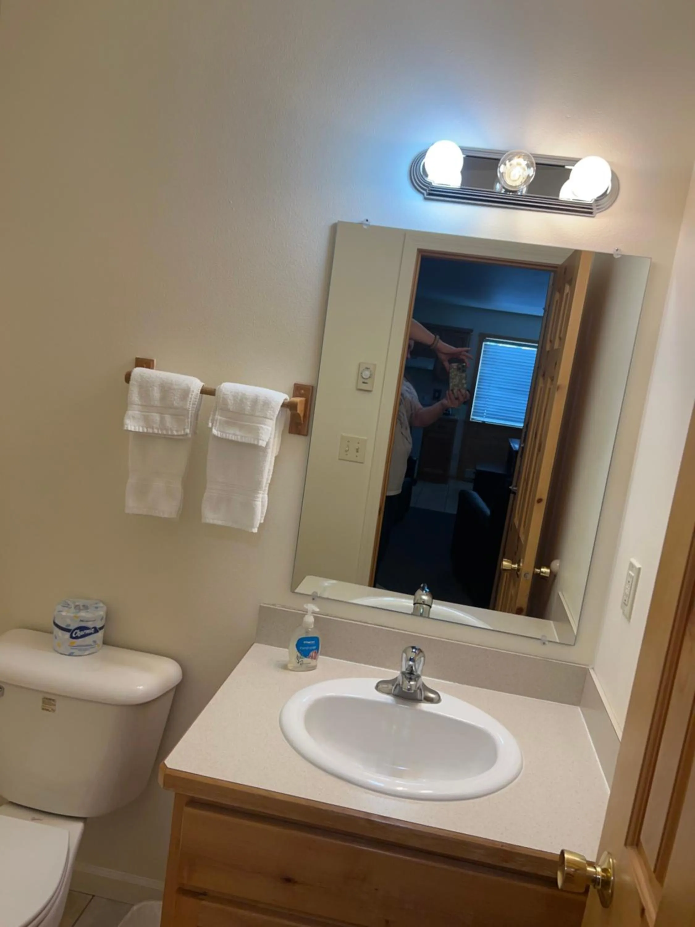 Toilet in Faithful Street Inn