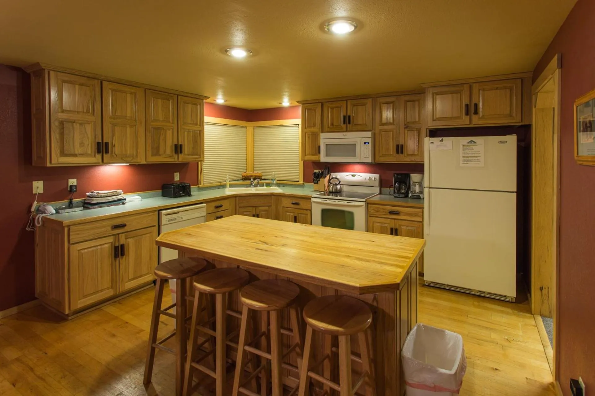 Kitchen or kitchenette in Faithful Street Inn