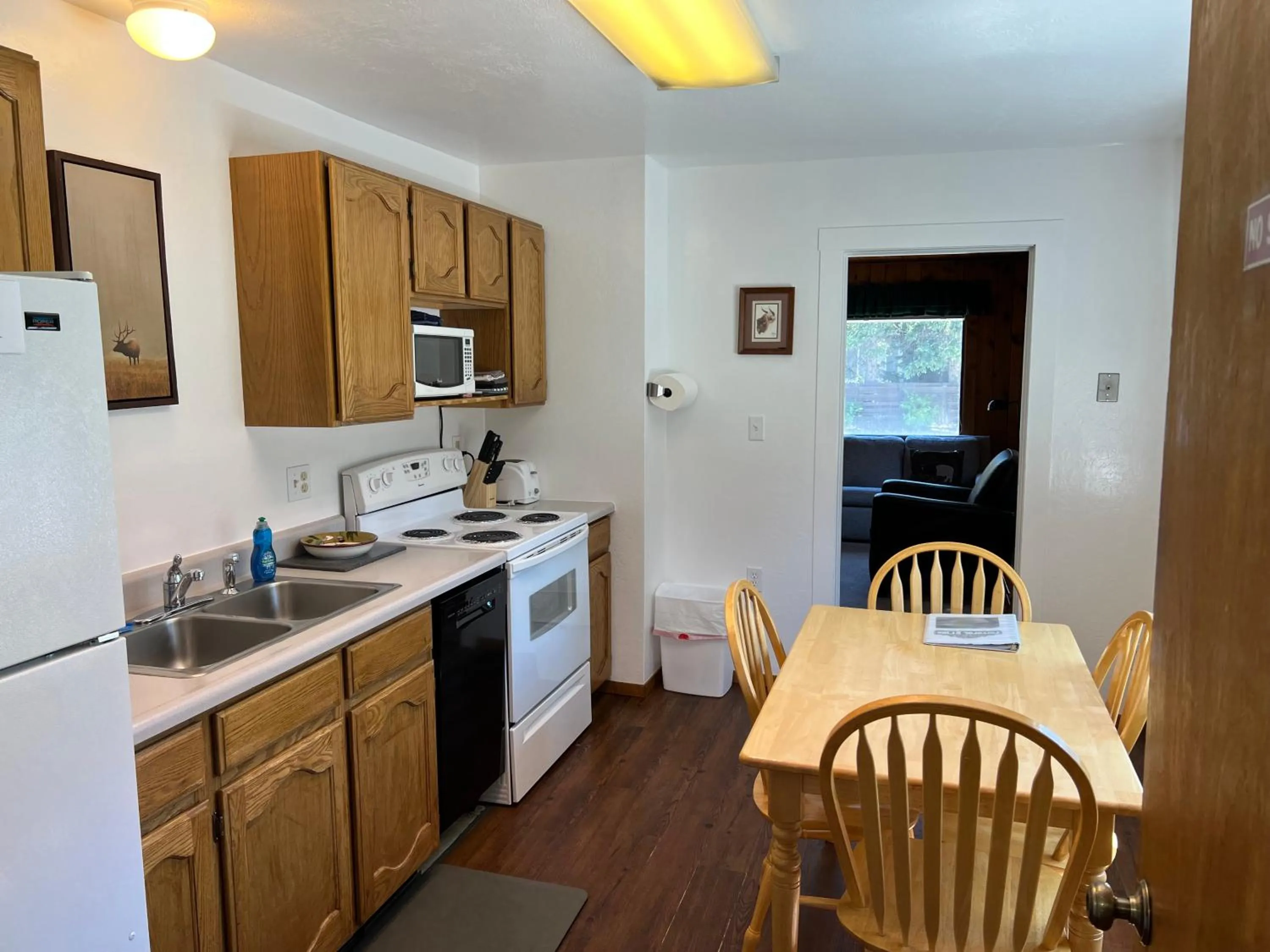 Dining area in Faithful Street Inn