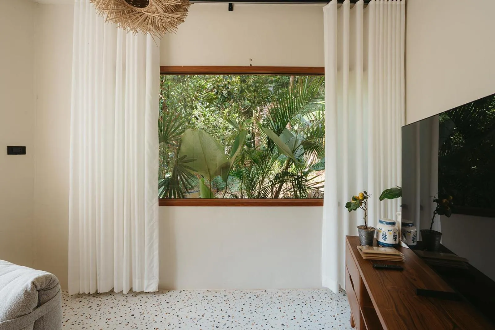 TV and multimedia in Indie Beach Bungalows