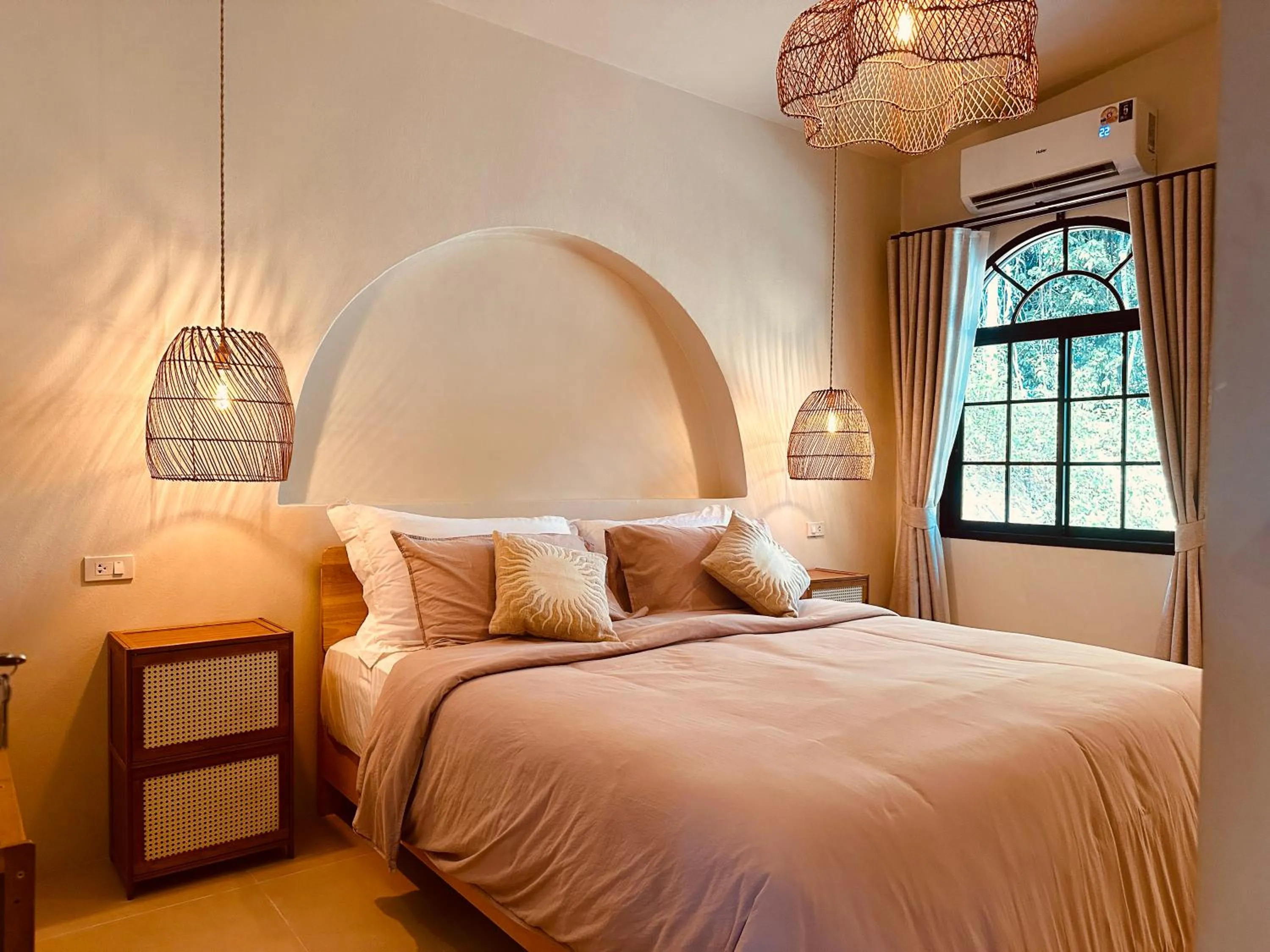 Bedroom, Bed in Indie Beach Bungalows