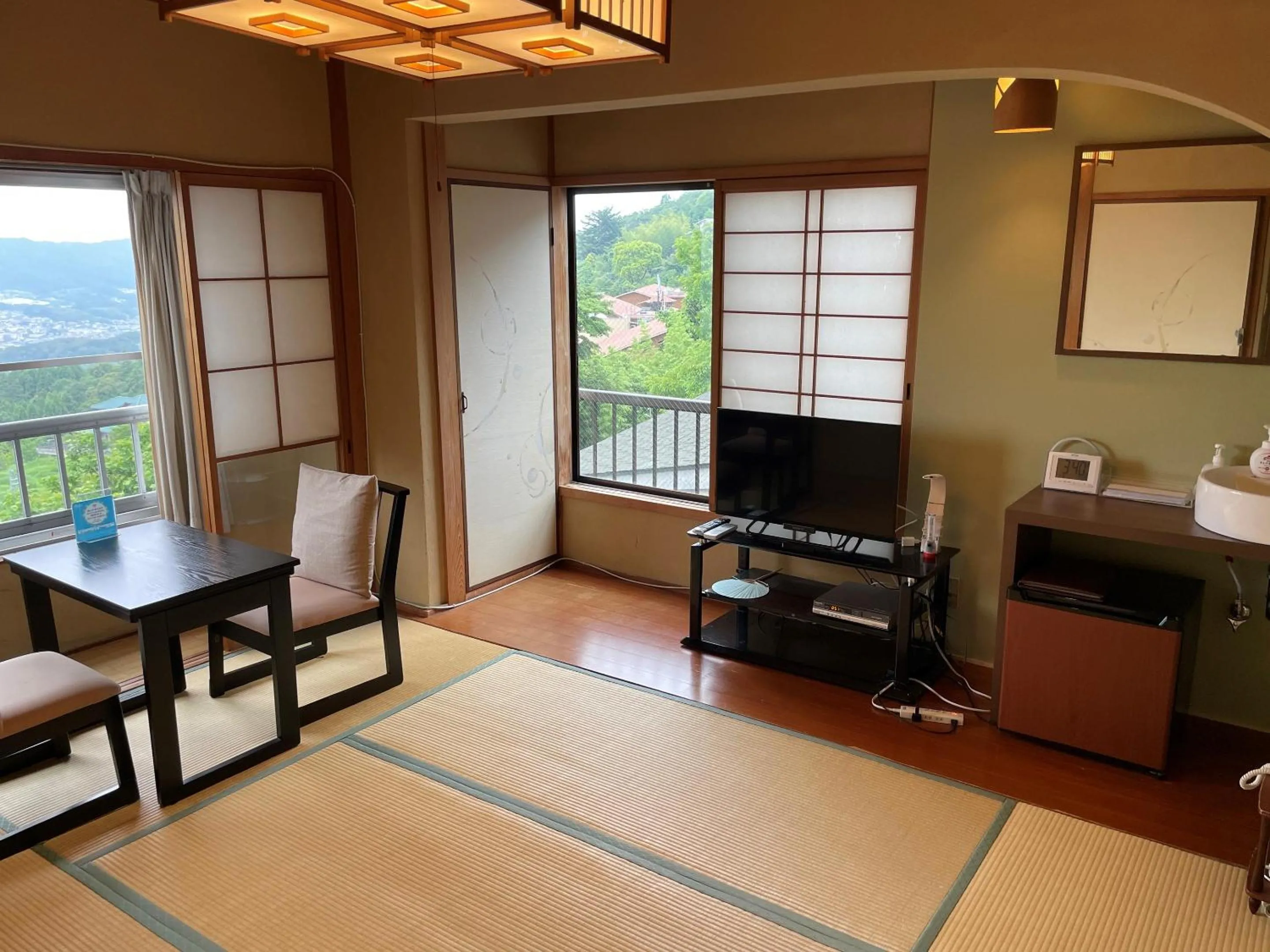Photo of the whole room in Shiroyama Ryokan