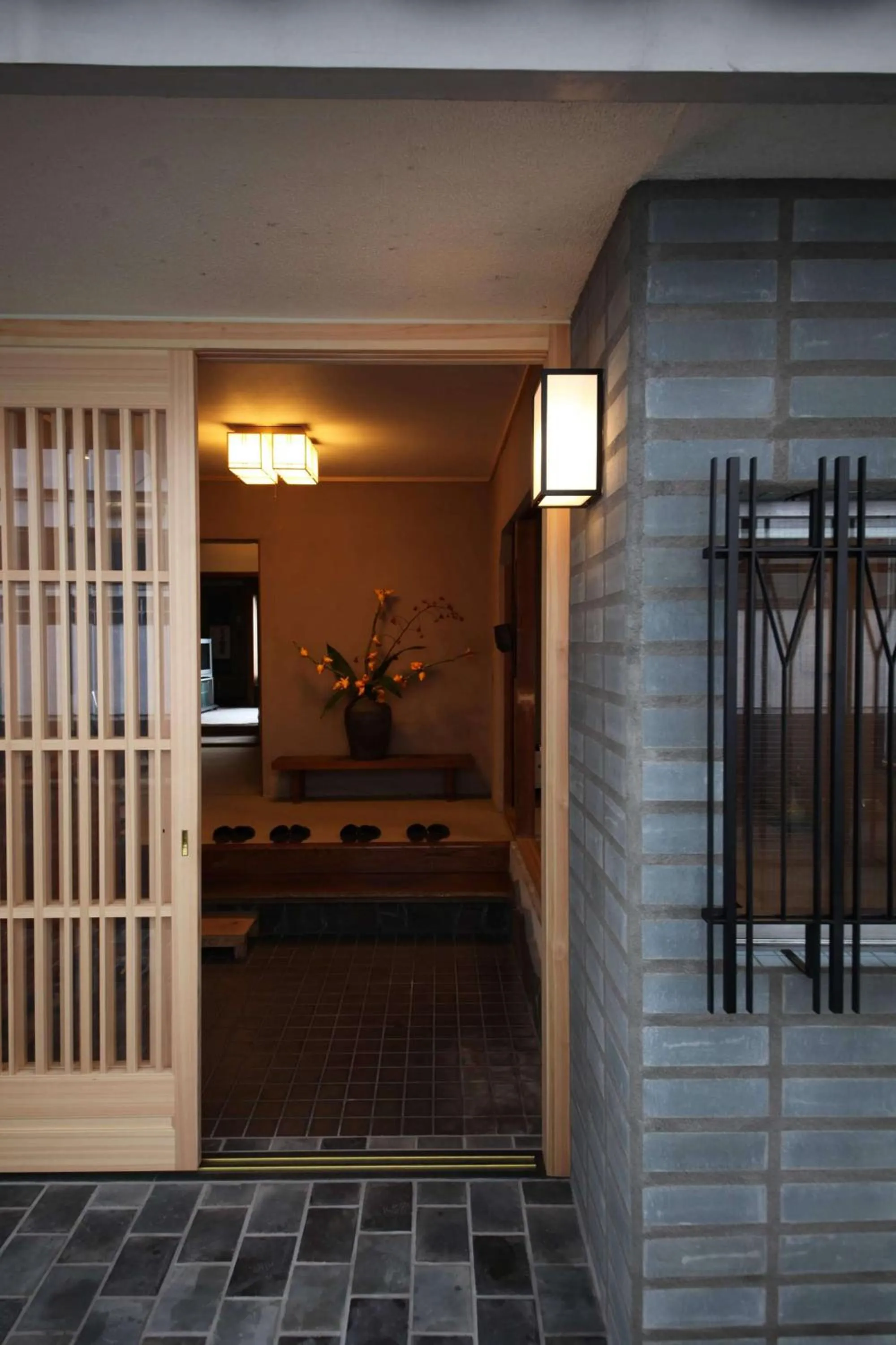 Facade/entrance in Shiroyama Ryokan