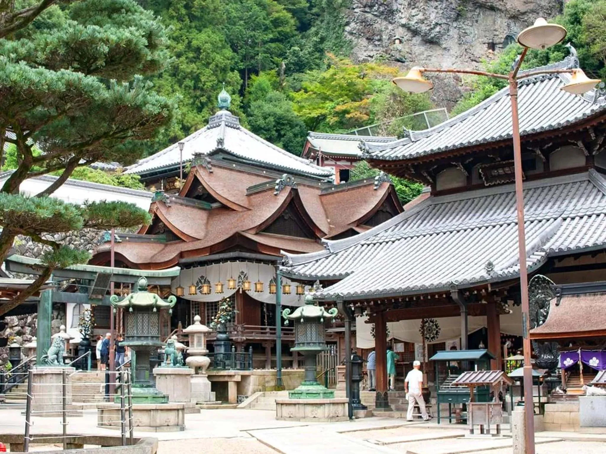 Nearby landmark in Shiroyama Ryokan