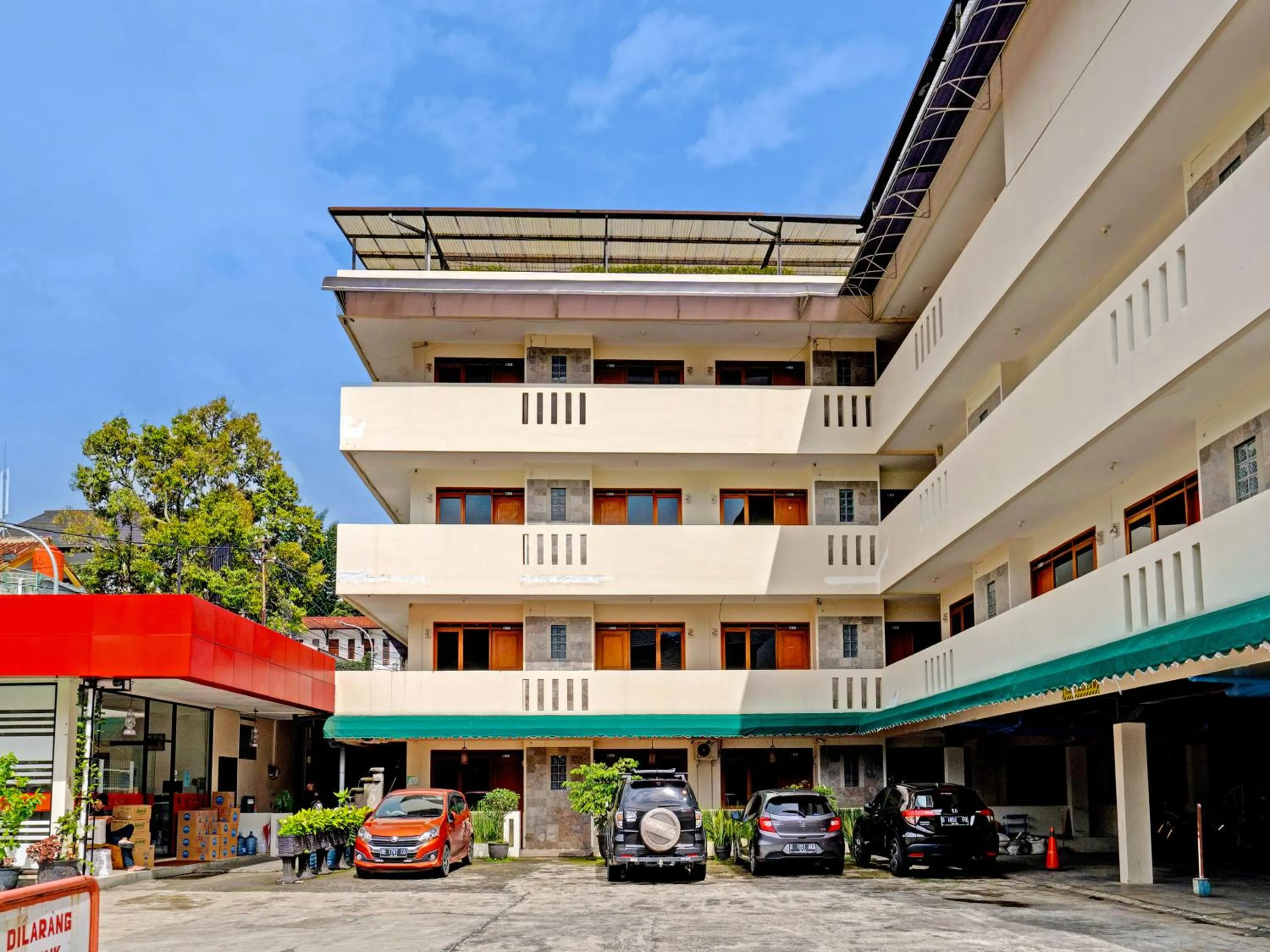 Property Building in OYO 1699 Verona Residence