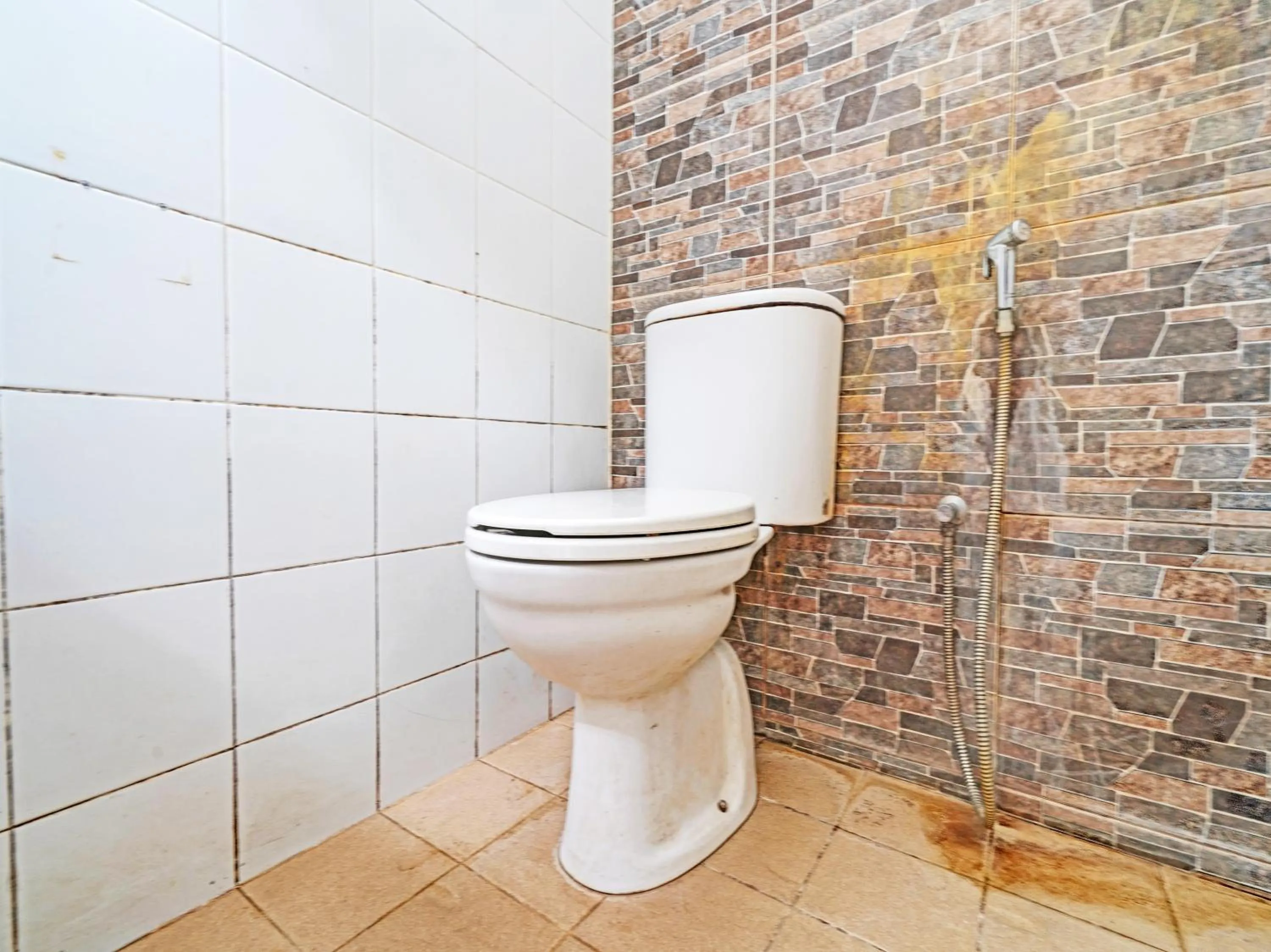 Bathroom in OYO 1699 Verona Residence