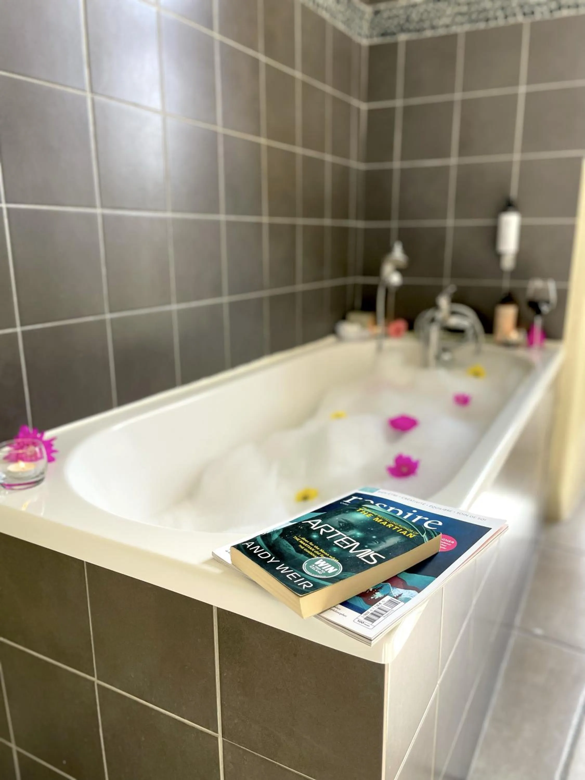 Bath in Le Couvent d'Hérépian - Hôtel & Spa