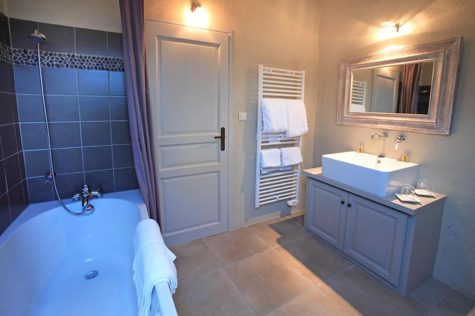 Bathroom in Le Couvent d'Hérépian - Hôtel & Spa