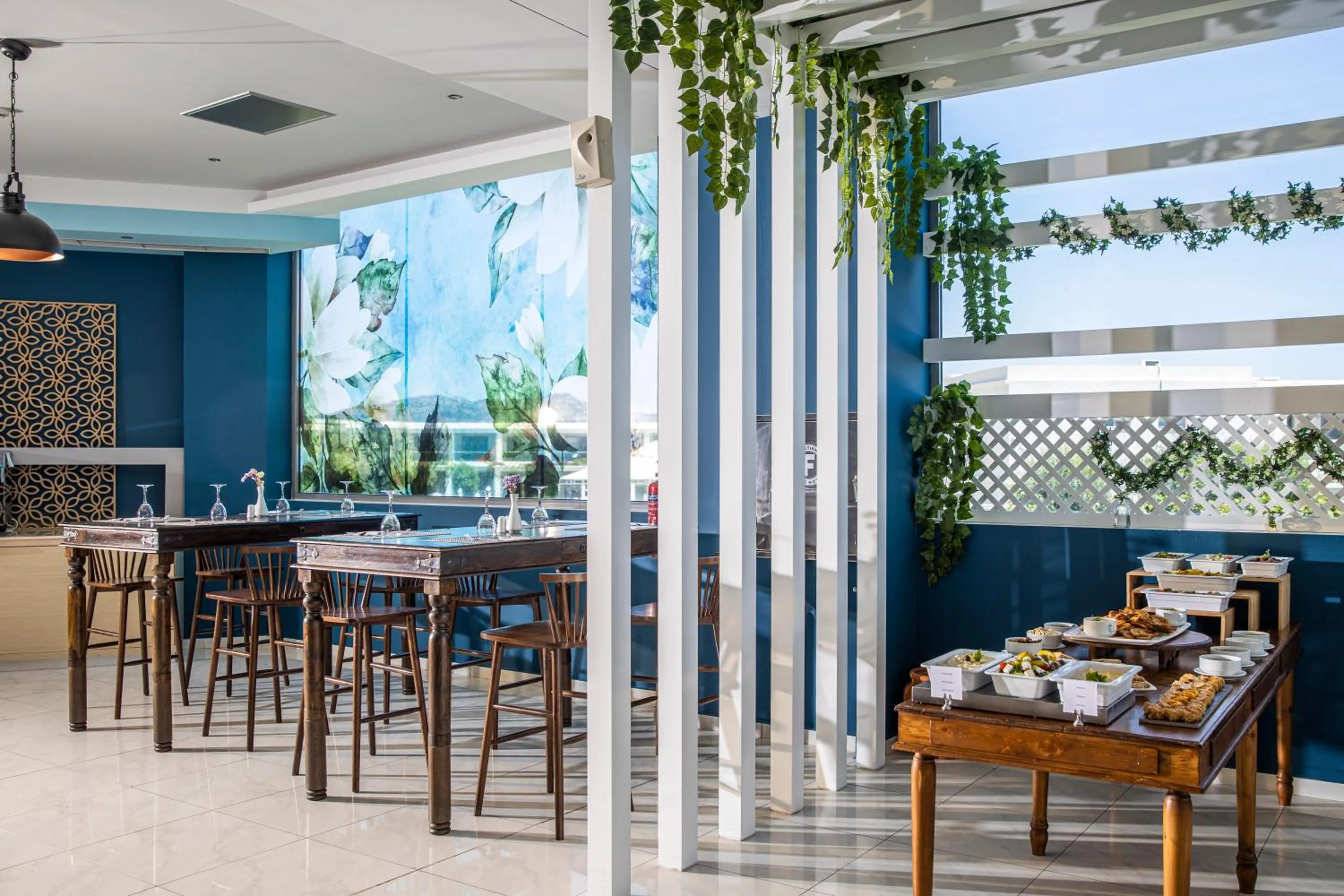 Restaurant/places to eat in Asterias Beach Resort