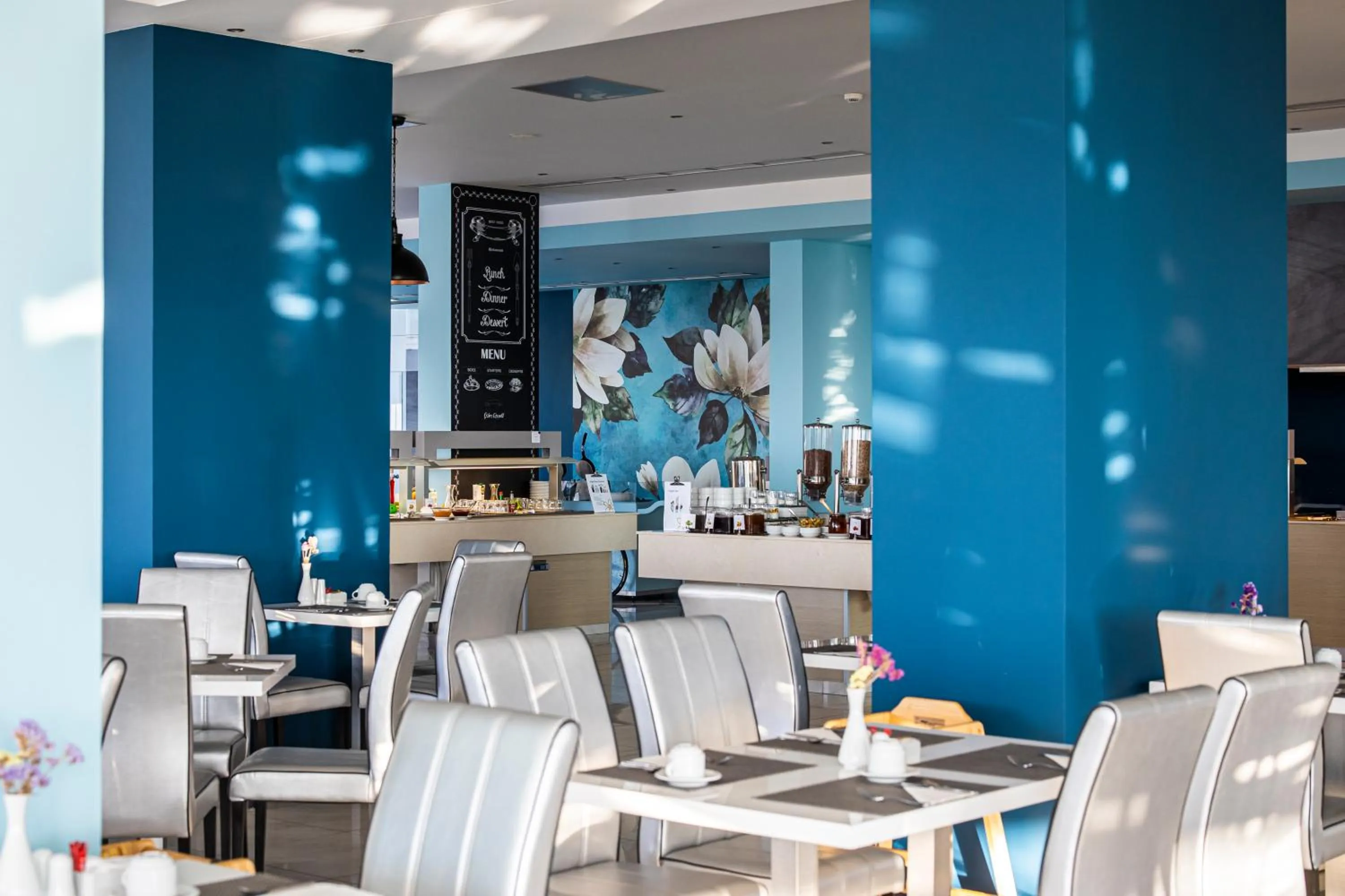 Restaurant/places to eat in Asterias Beach Resort