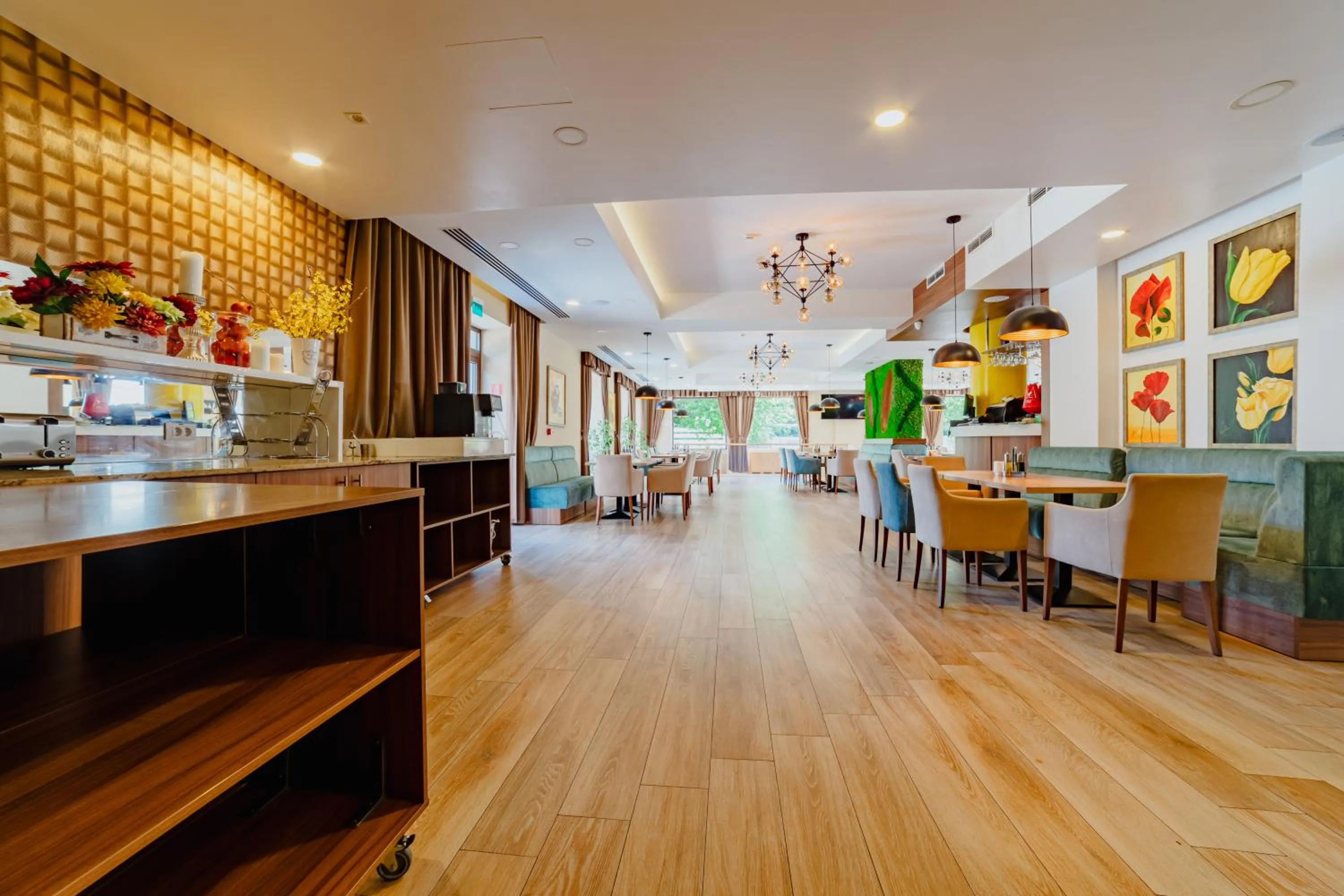 Restaurant/places to eat in Radsor Hotel